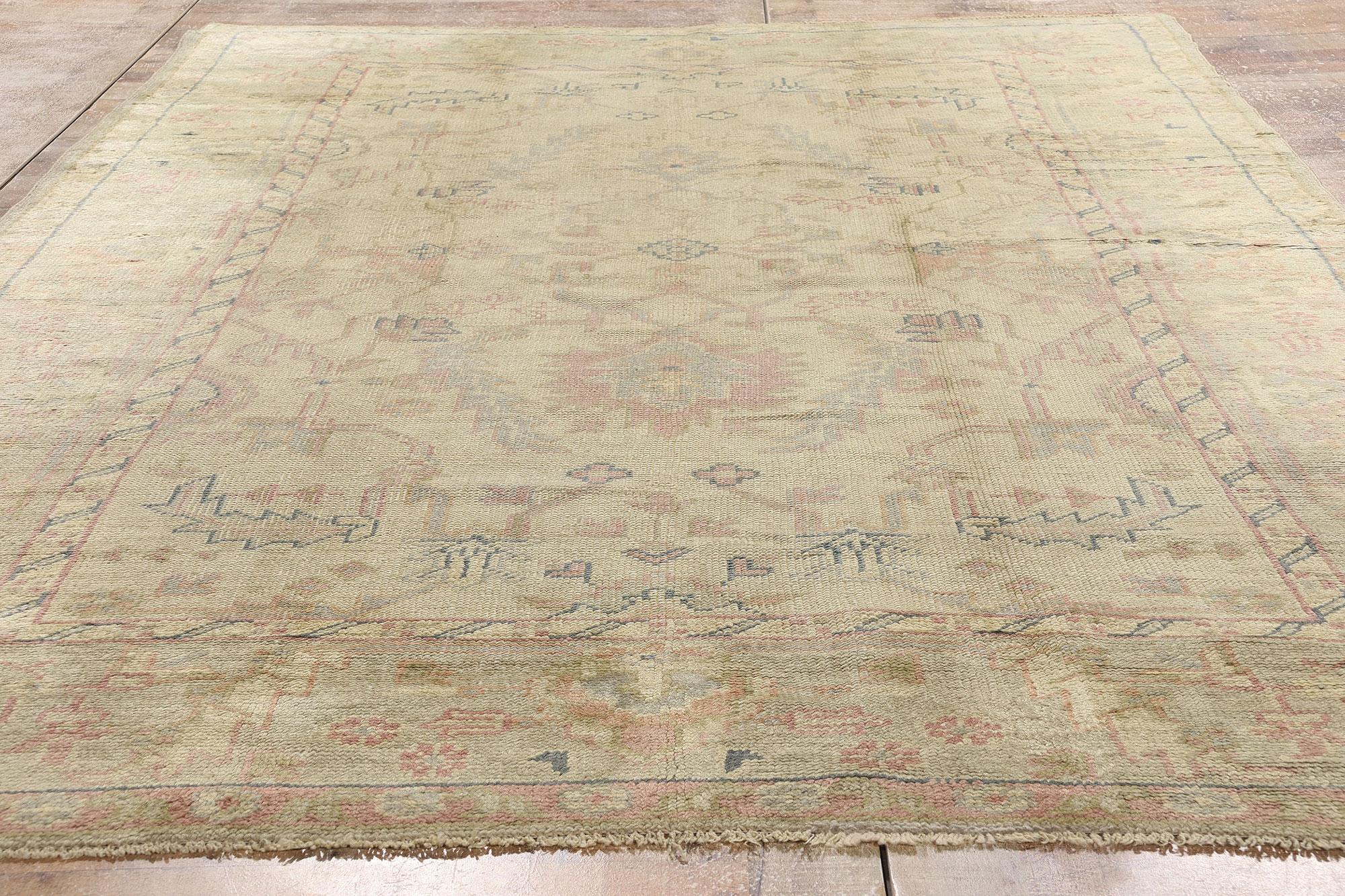 1900's Turkish Oushak Carpet with Modern Style For Sale 2