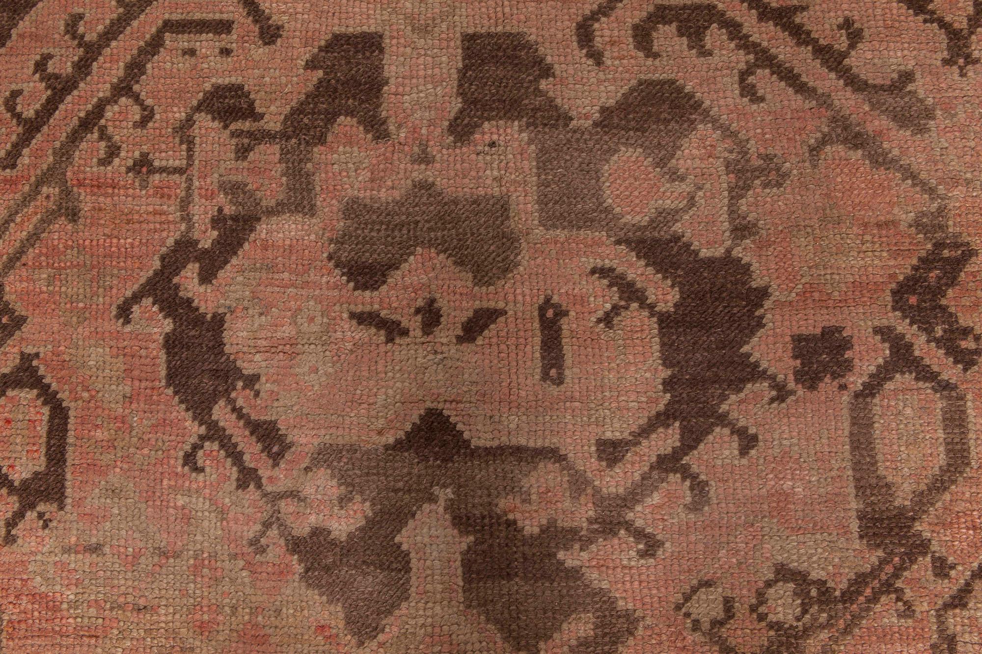 1900s Turkish Oushak hand-dyed wool rug
Size: 17'6