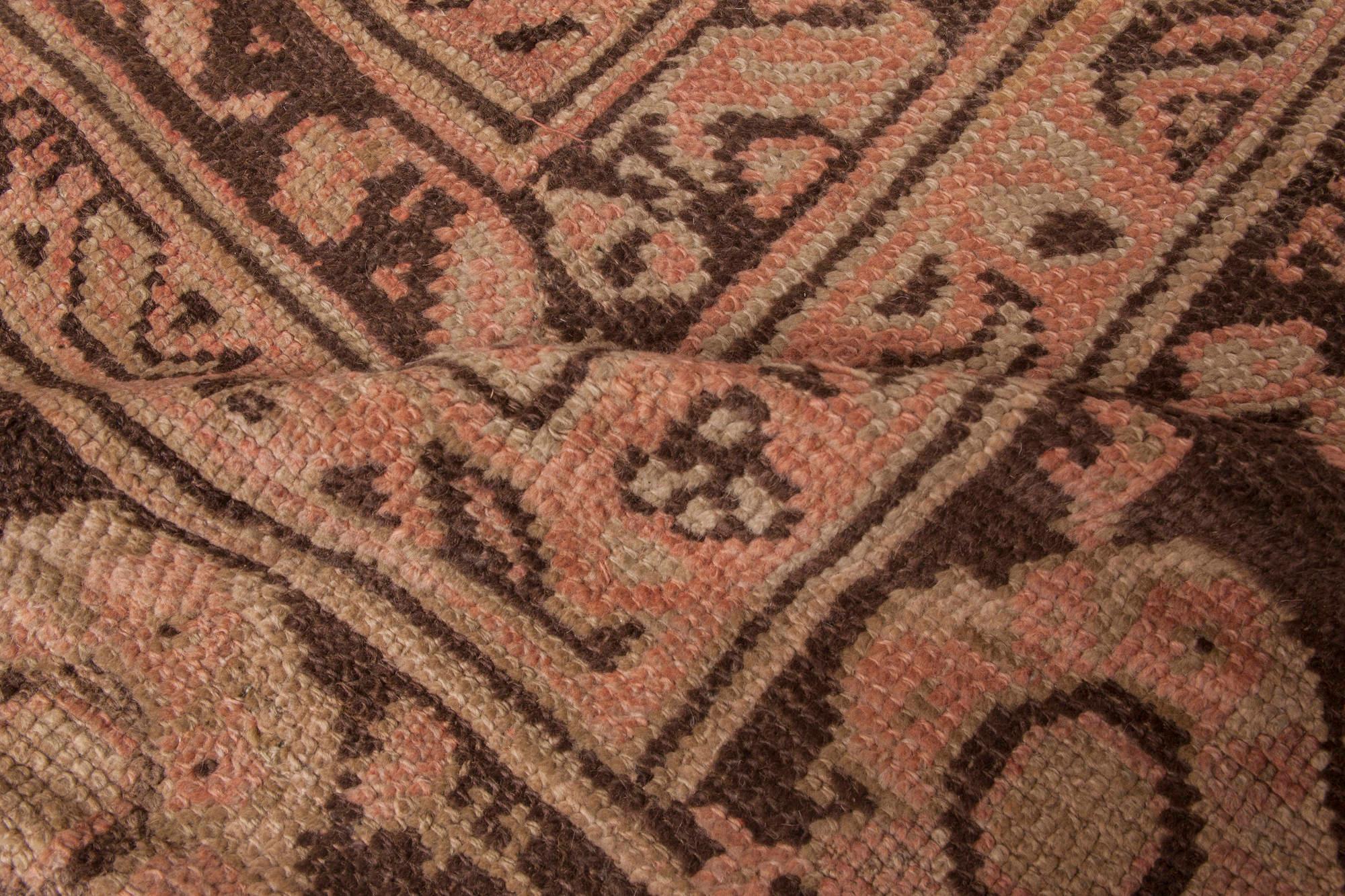 1900s Turkish Oushak Hand-Dyed Wool Rug In Good Condition For Sale In New York, NY