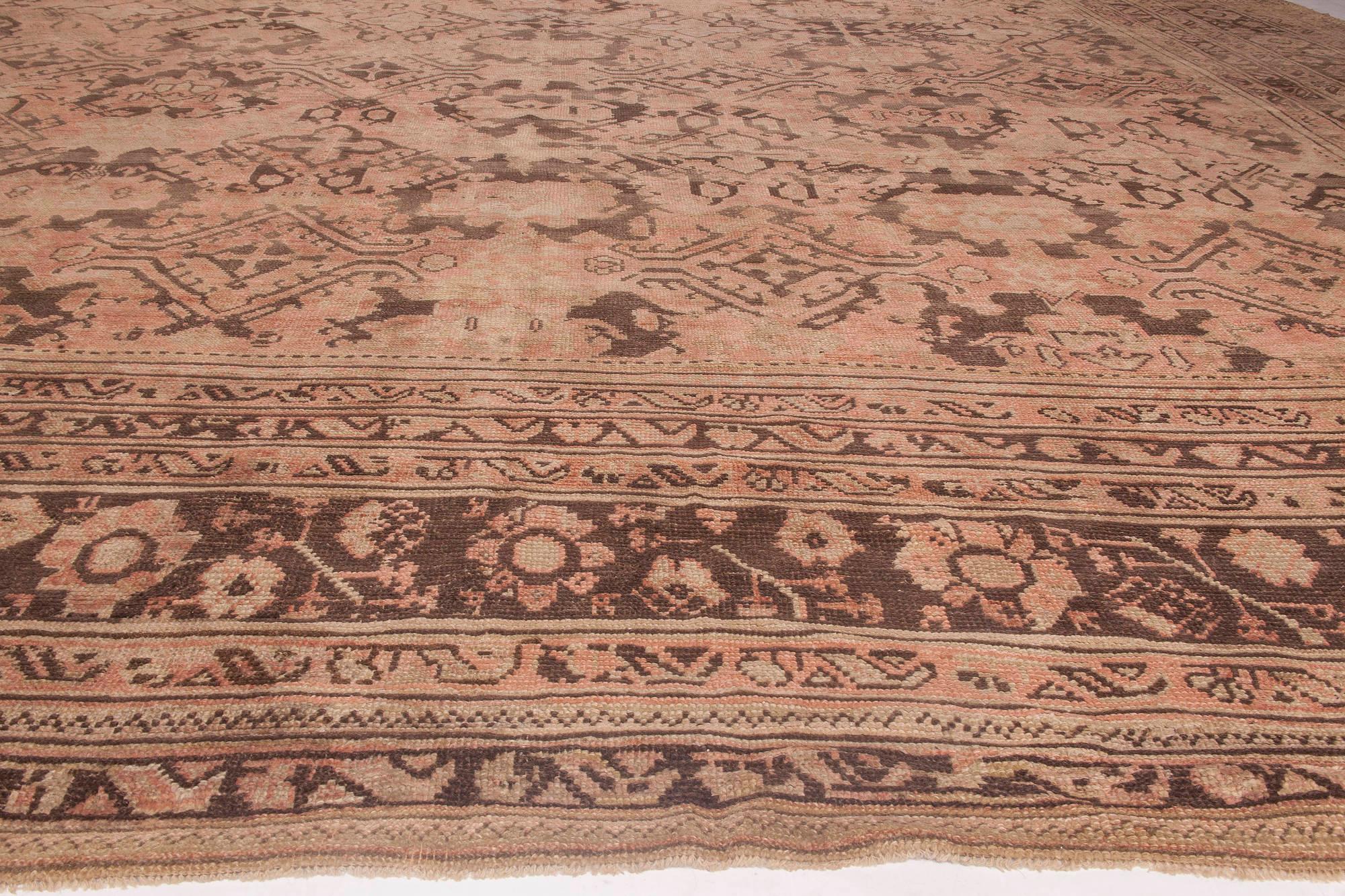 1900s Turkish Oushak Hand-Dyed Wool Rug For Sale 1