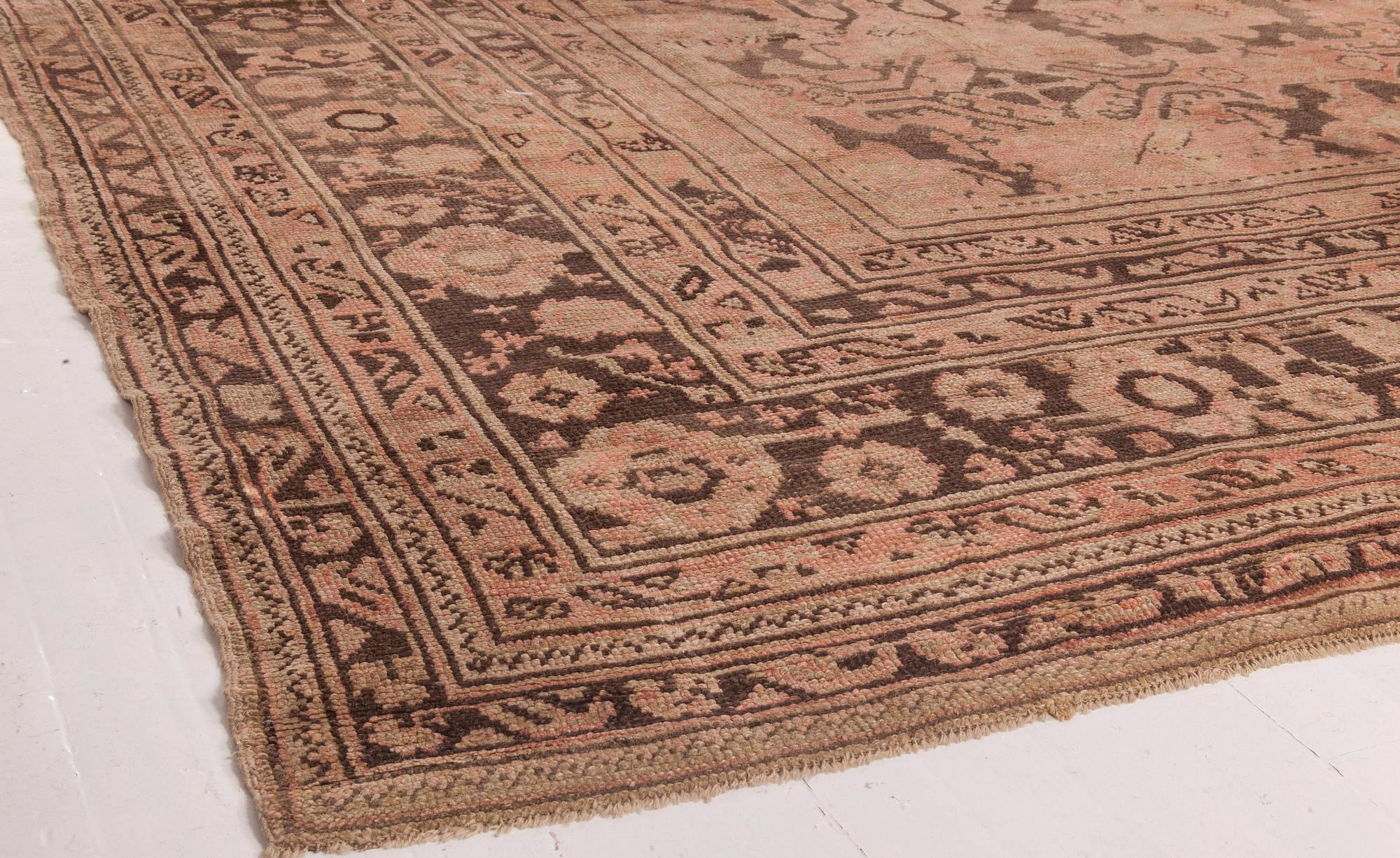 1900s Turkish Oushak Hand-Dyed Wool Rug For Sale 3