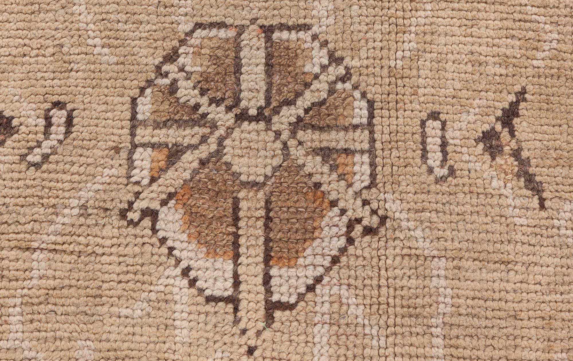 1900's Turkish Oushak Rug For Sale 6