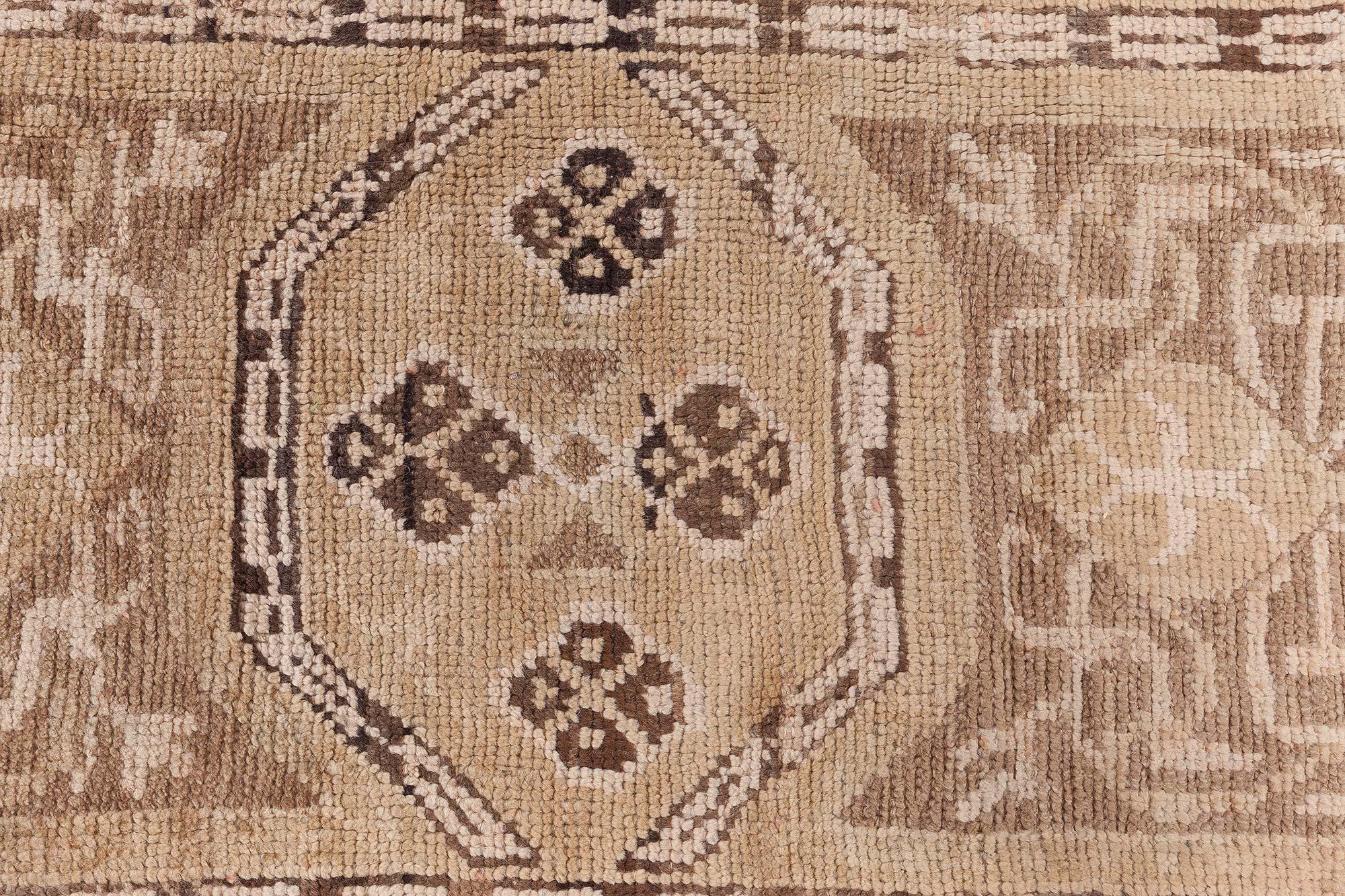 1900's Turkish Oushak Rug For Sale 7