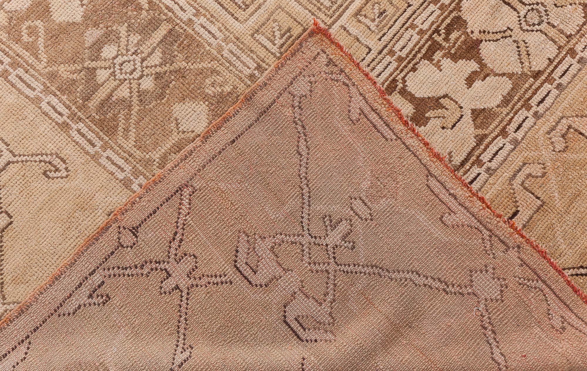 1900's Turkish Oushak Rug For Sale 8