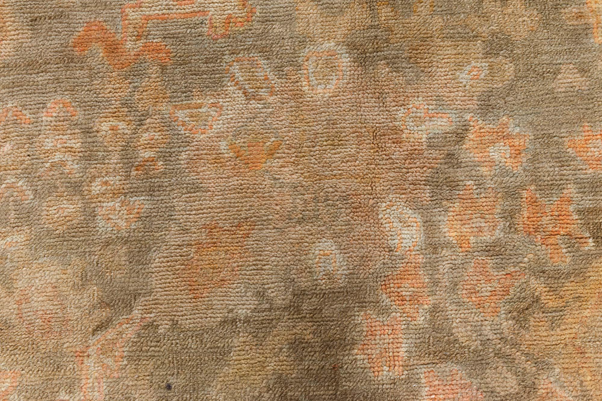 Authentischer türkischer Oushak-Teppich aus der Zeit um 1900, handgefertigt aus Wolle
Größe: 9'8