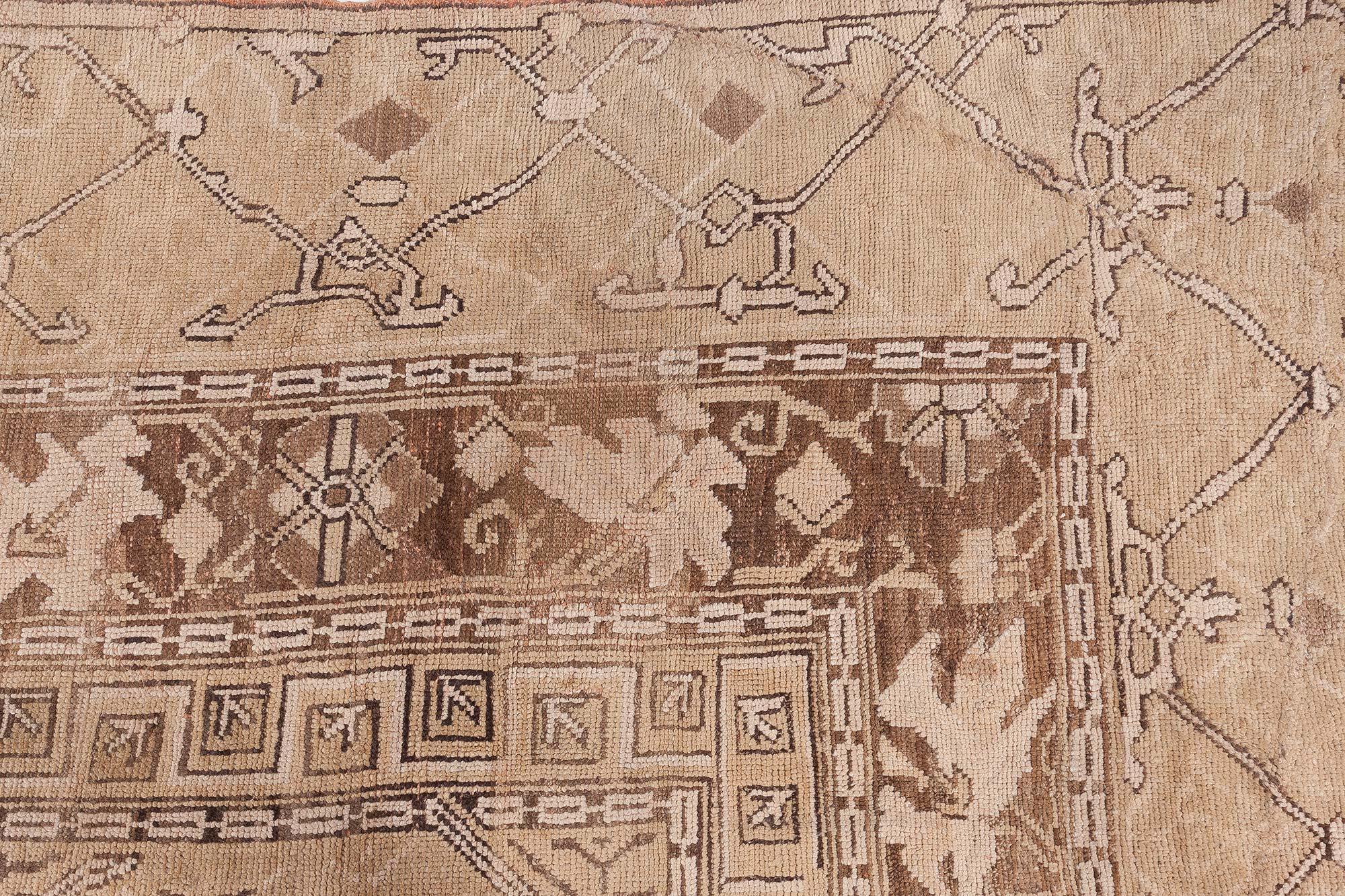 1900's Turkish Oushak Rug In Good Condition For Sale In New York, NY