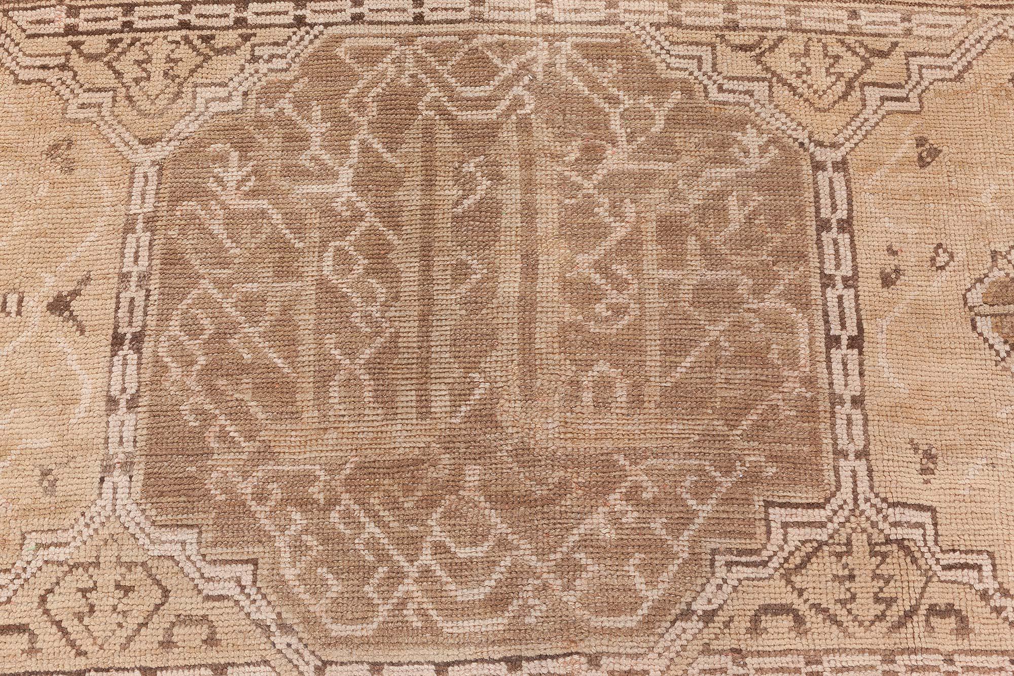 1900's Turkish Oushak Rug For Sale 2