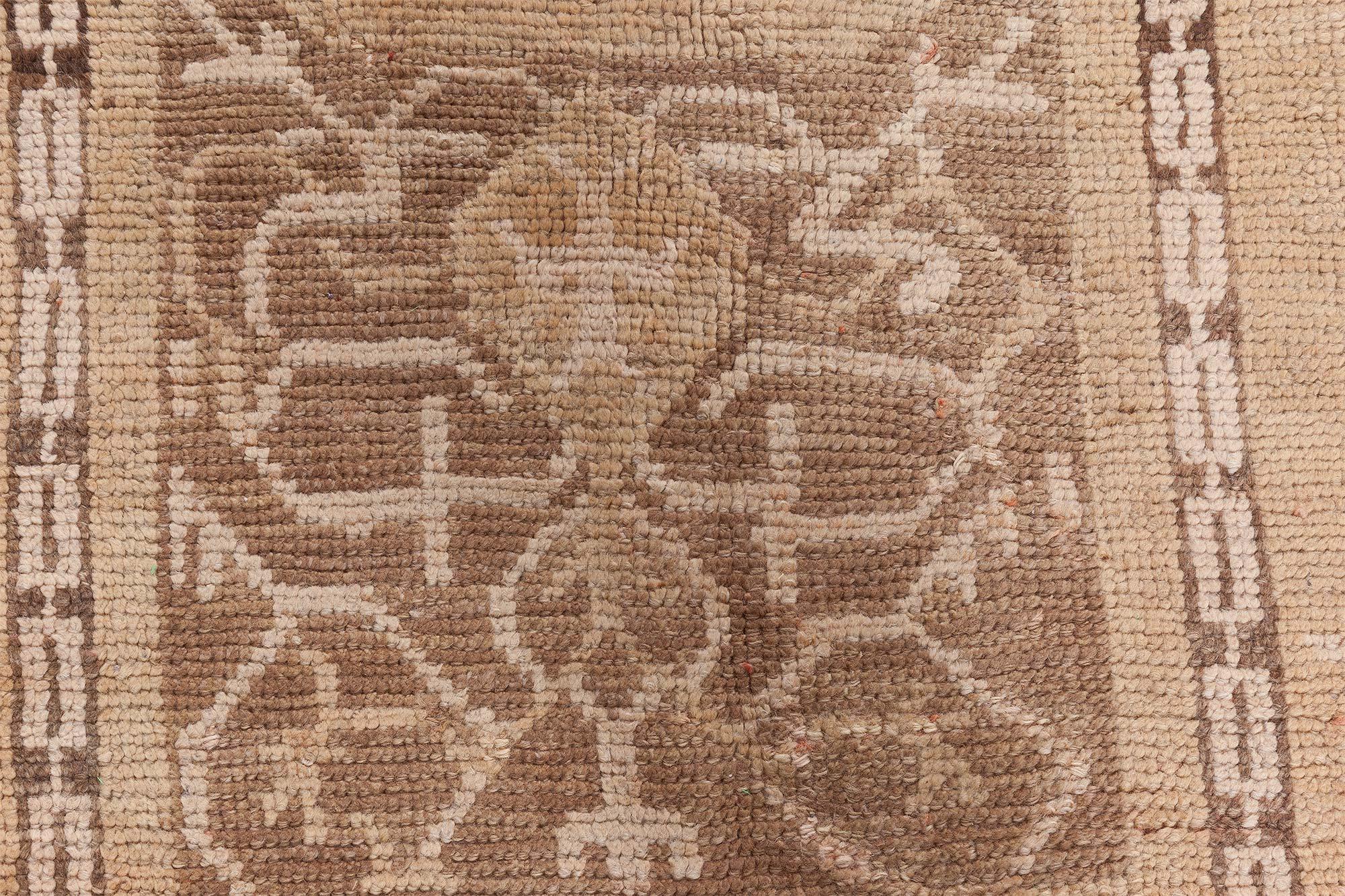 1900's Turkish Oushak Rug For Sale 3