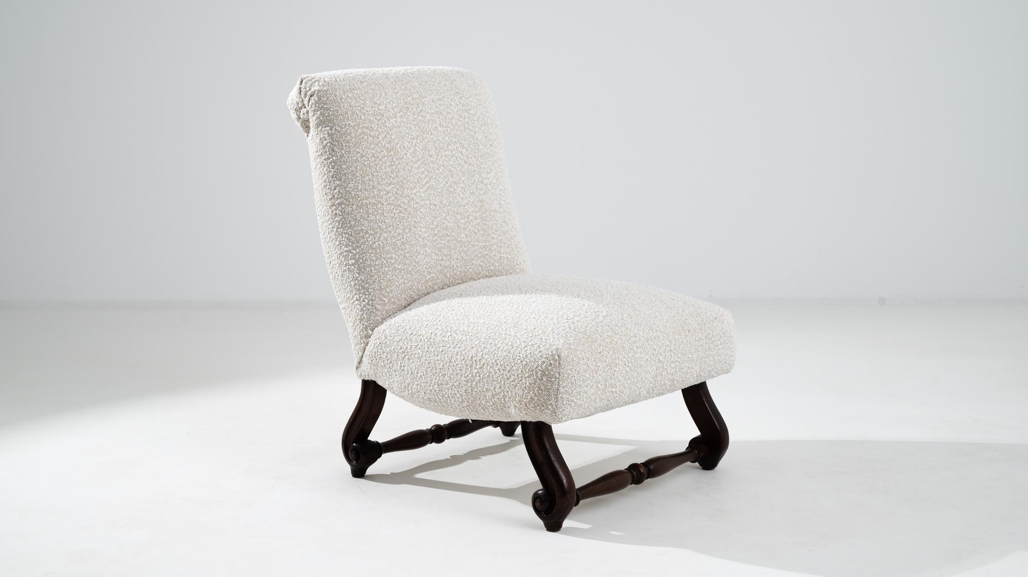 1900s United Kingdom Upholstered Slipper Chair 3