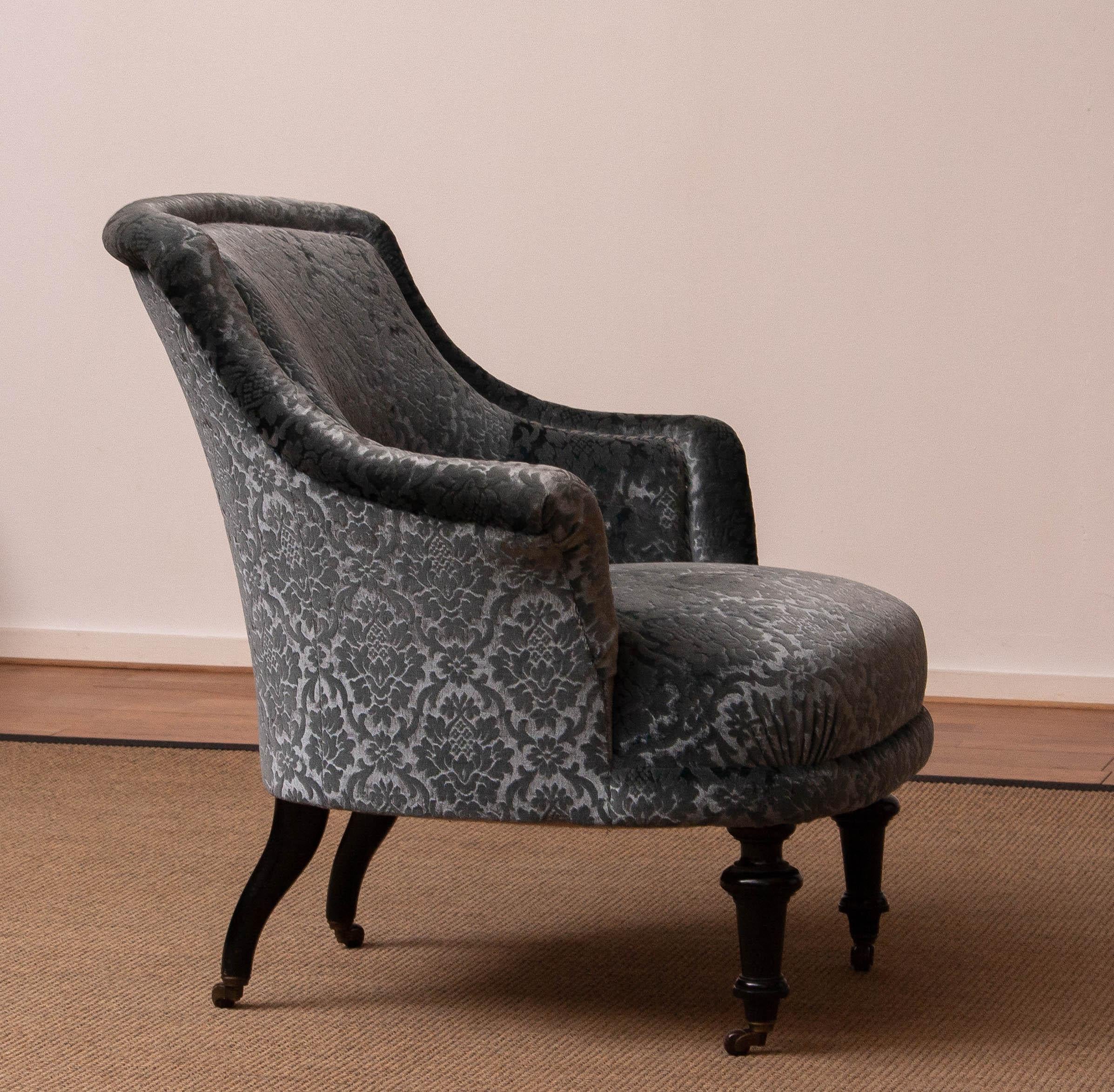 Beautiful Napoleon lll chair.
This chair is totally reupholstered with a grey velvet jacquard fabric and new bindings.
It has black wooden legs with castors.
The chair is in an excellent condition and combines classic design with modern glamour.