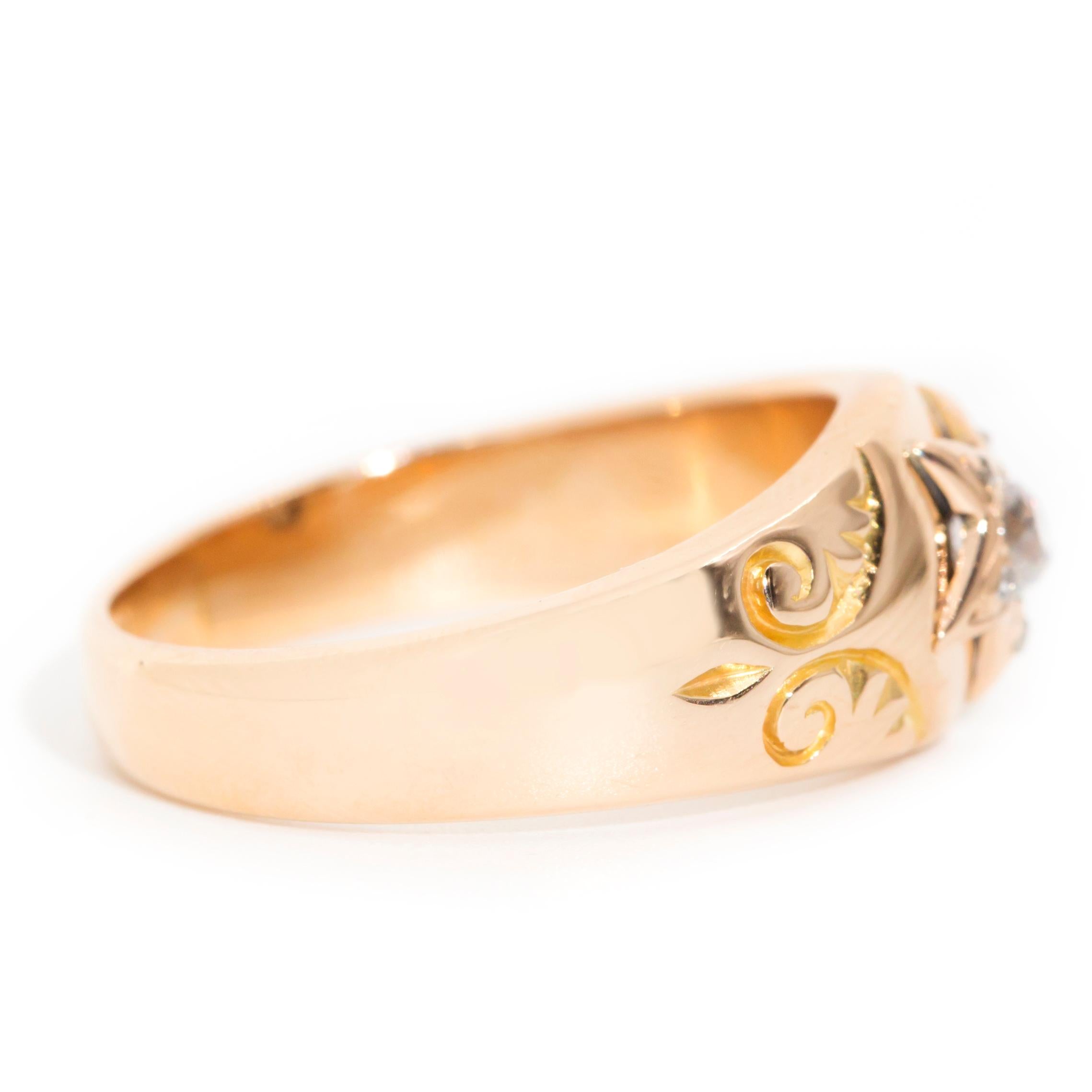 1900s Victorian Old European Cut Star Set Diamond Ring in 18 Carat Yellow Gold 3