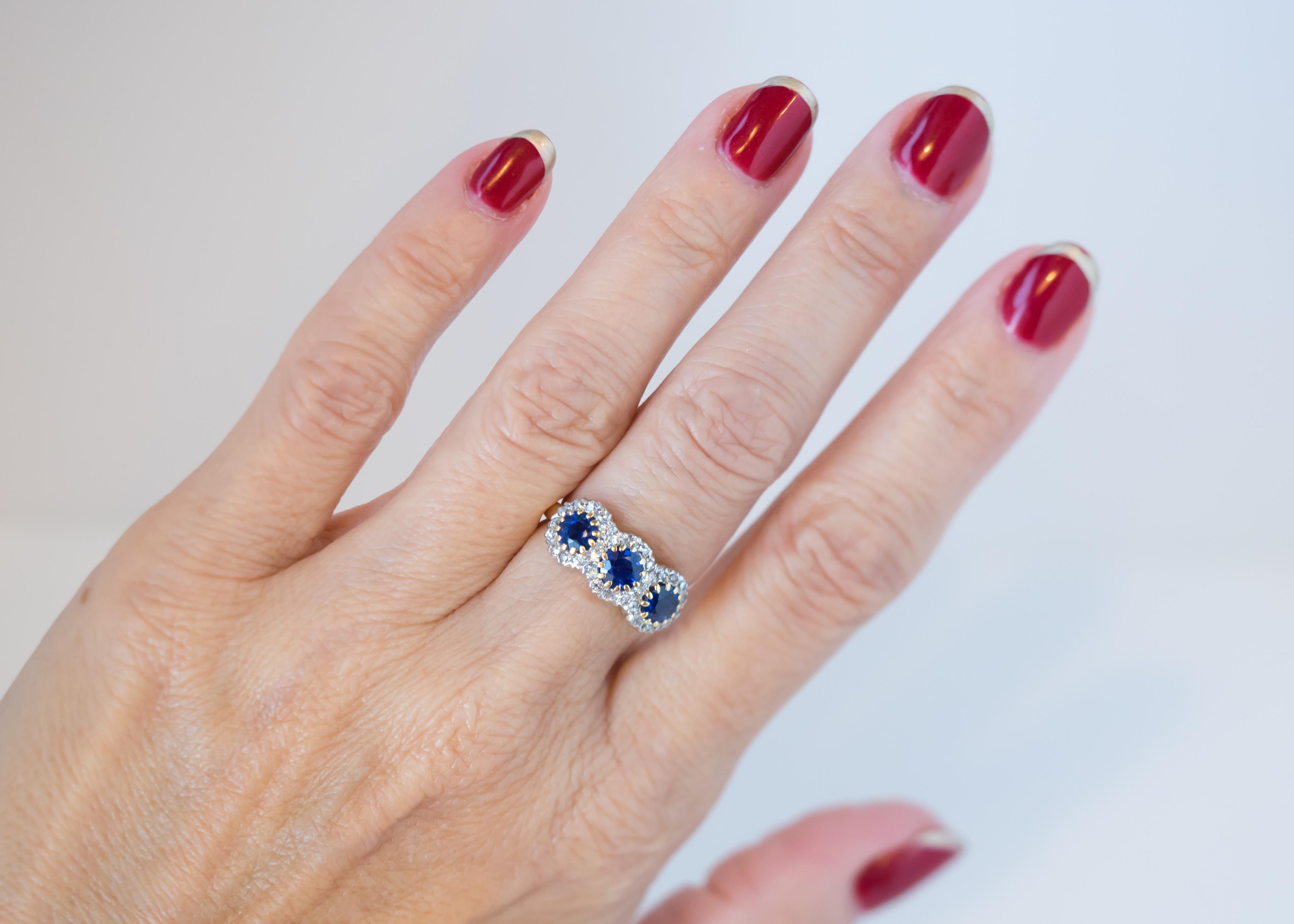 1900s Victorian Three-Stone Sapphire, Diamond 14 Karat Gold and Platinum Ring 5