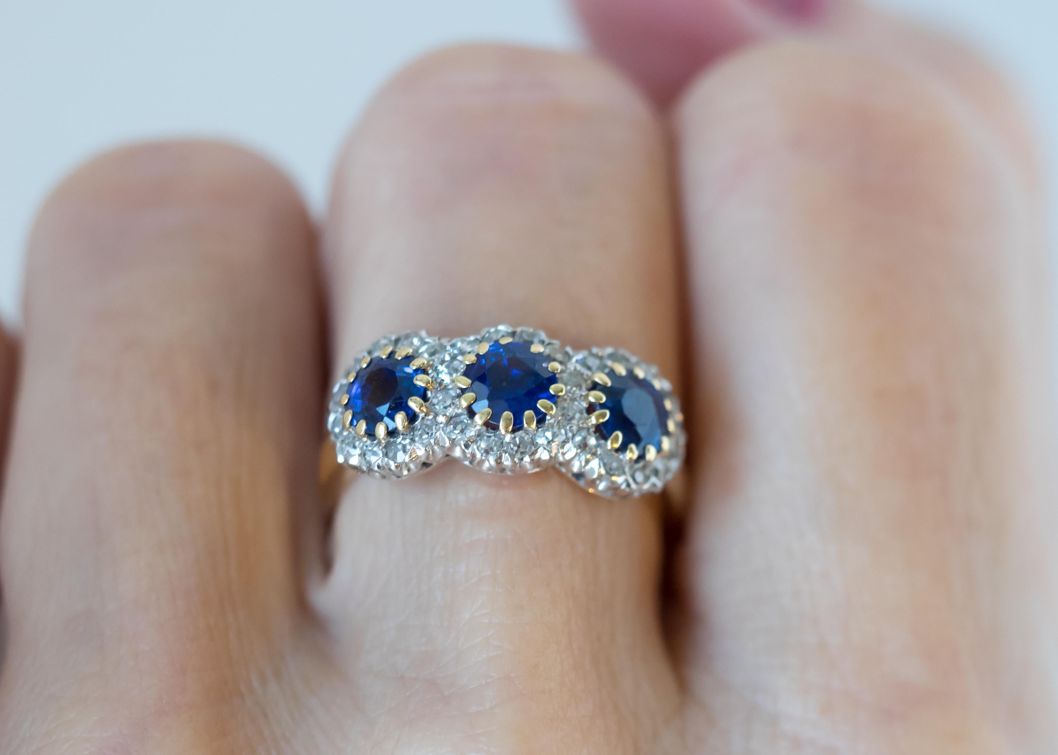 1900s Victorian Three-Stone Sapphire, Diamond 14 Karat Gold and Platinum Ring 8