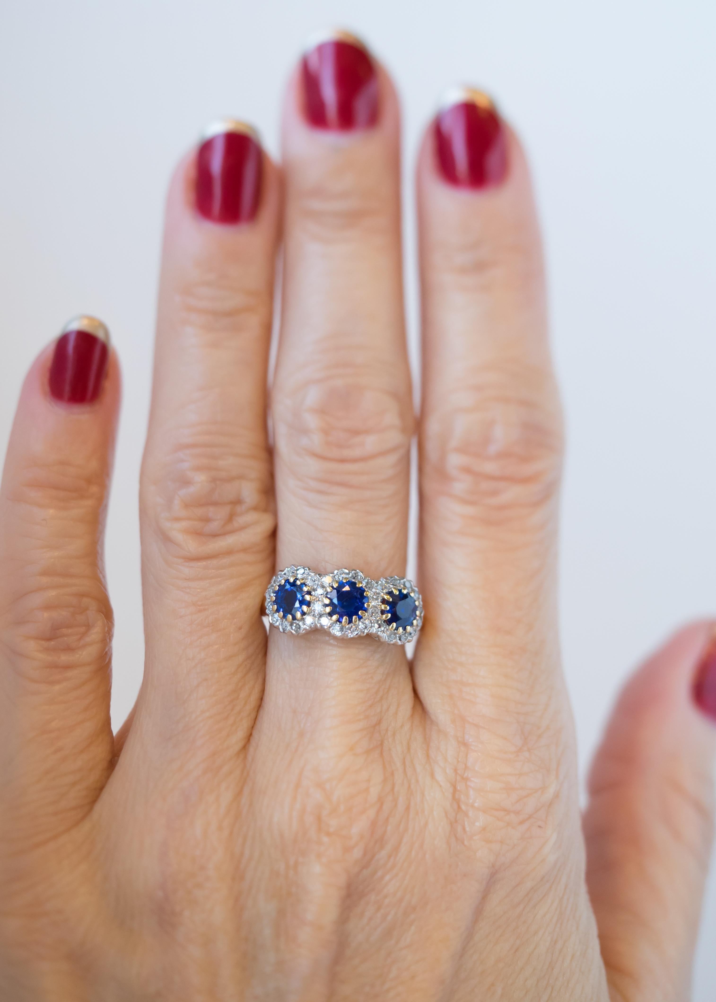 1900s Victorian Three-Stone Sapphire, Diamond 14 Karat Gold and Platinum Ring 9