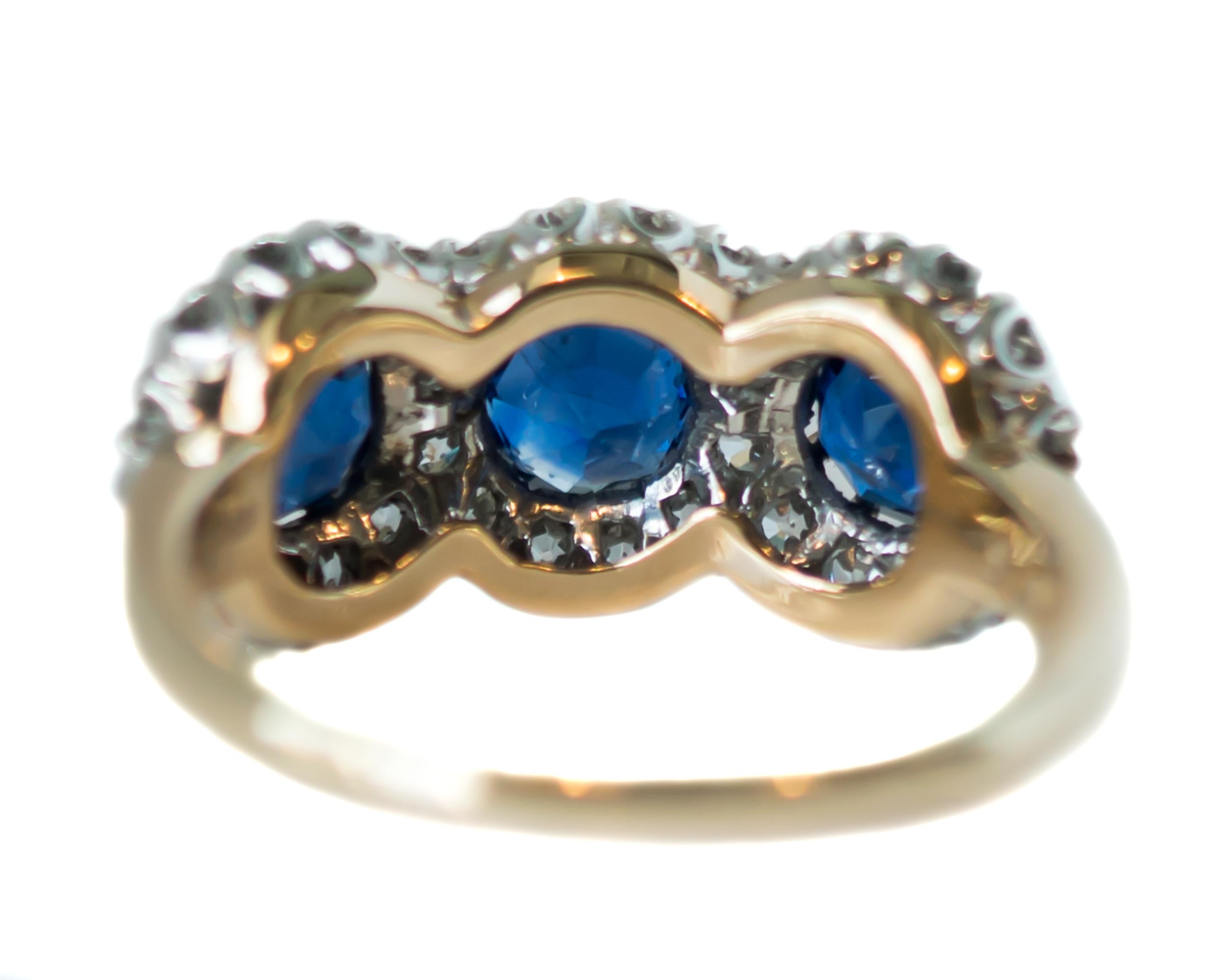 1900s Victorian Three-Stone Sapphire, Diamond 14 Karat Gold and Platinum Ring In Good Condition In Atlanta, GA