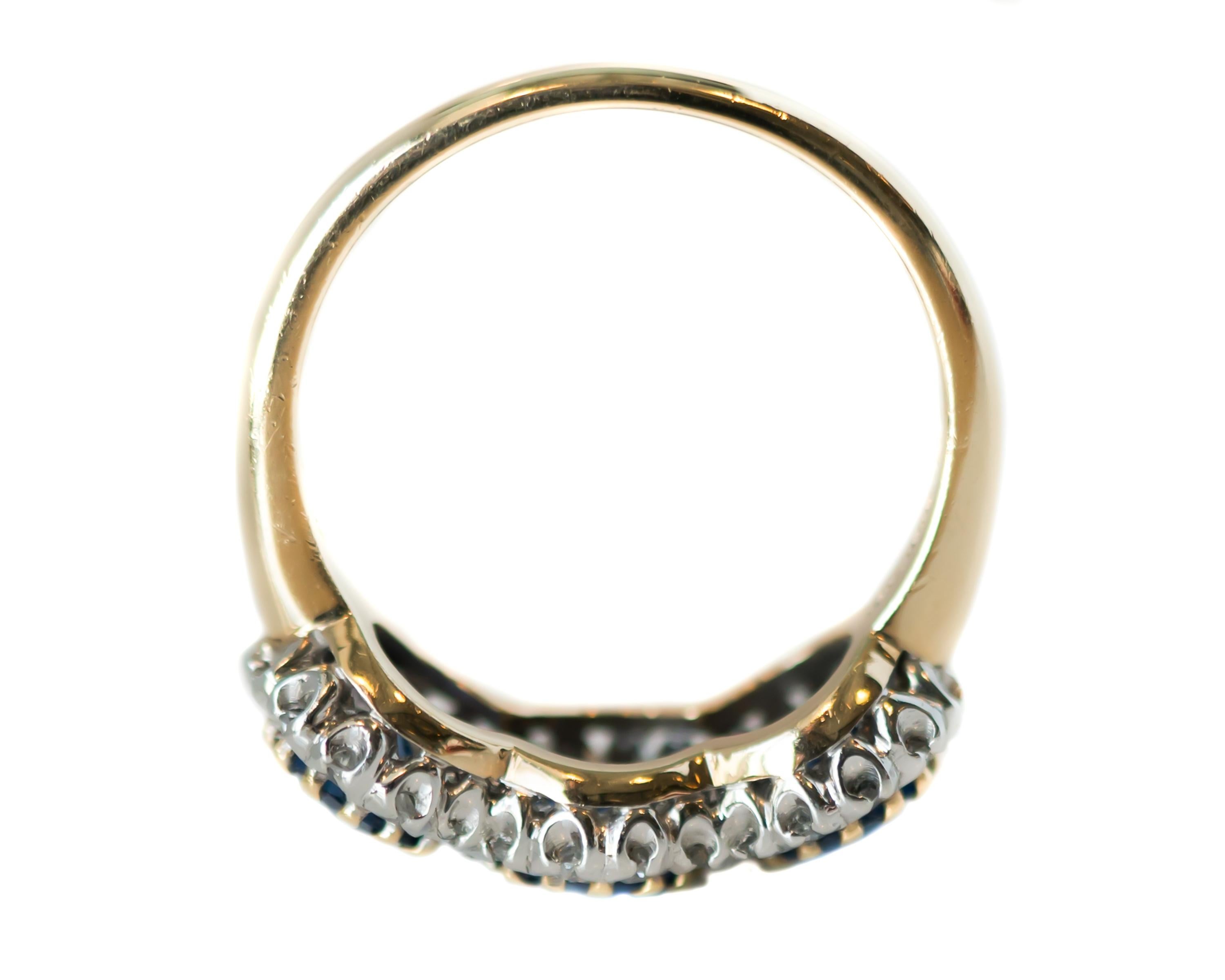 1900s Victorian Three-Stone Sapphire, Diamond 14 Karat Gold and Platinum Ring 2