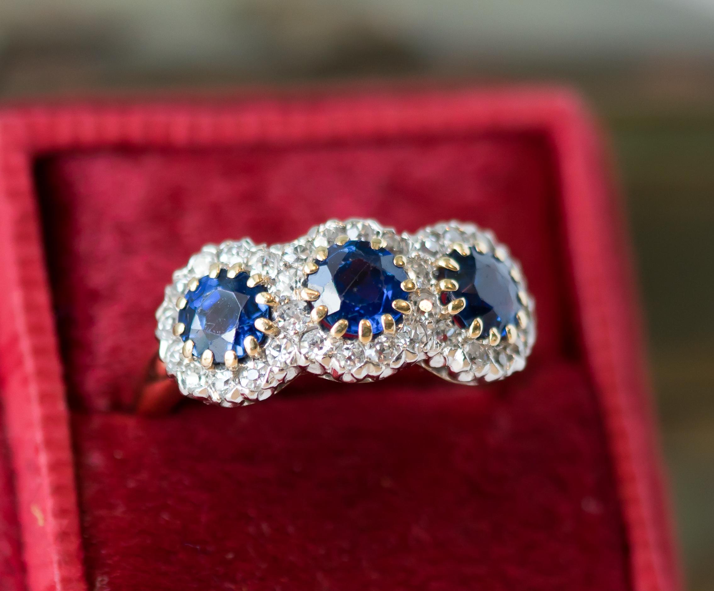 1900s Victorian Three-Stone Sapphire, Diamond 14 Karat Gold and Platinum Ring 4