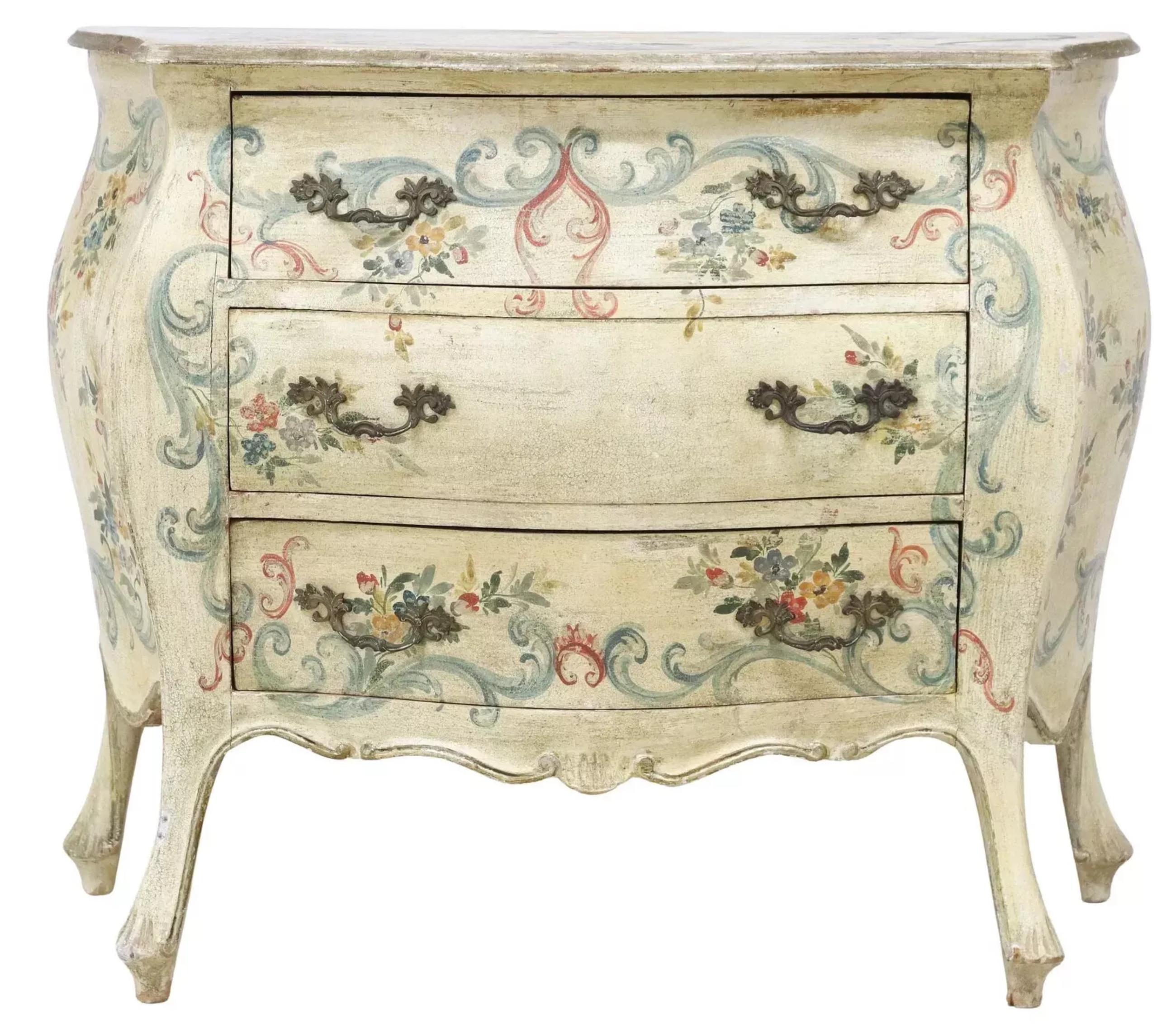 Stupéfiante Commode Vintage/ Antique Vénitienne des années 1900, Parcel Gilt, Peint-Décorated Bombe !

Commode Bombe, Vénitienne, Colis Doré, Peinture décorative, Vintage / Antique, 1900's, 

20e siècle ! Cette exquise commode à bombe est une
