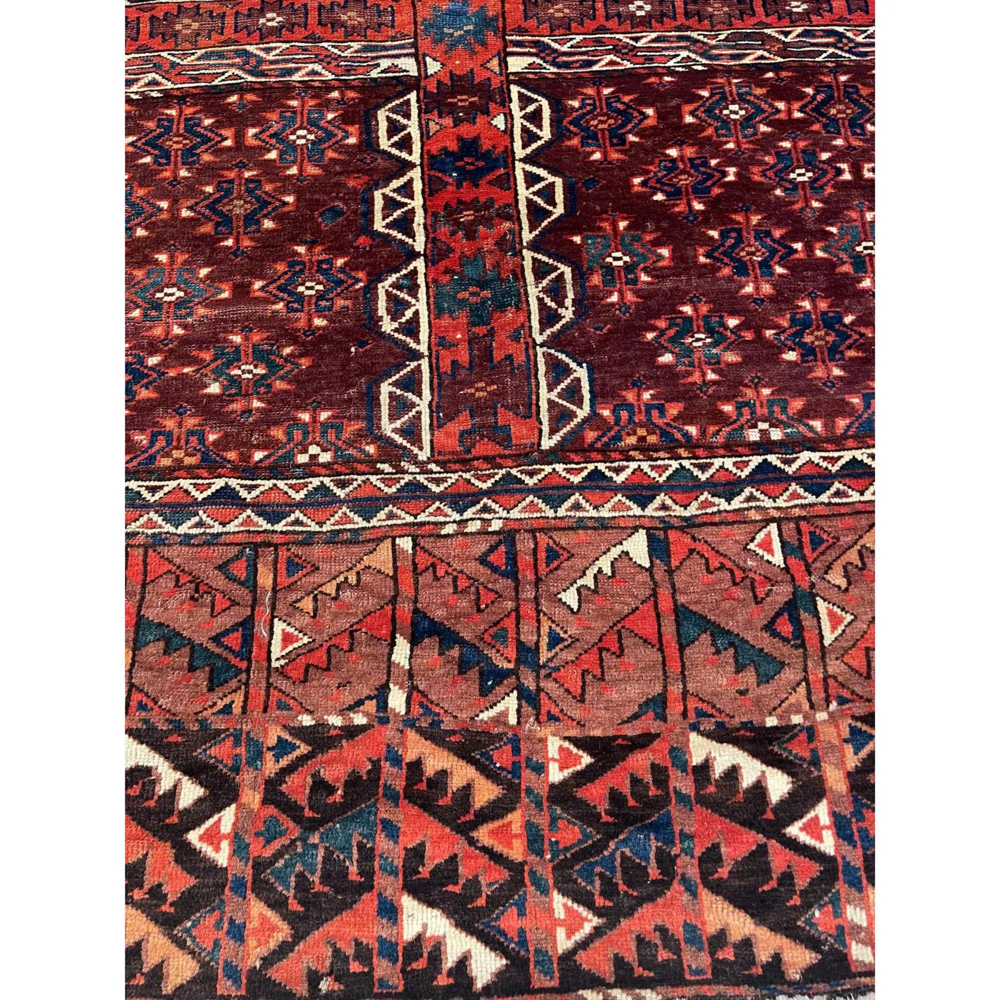 1900s Vintage Turkmen Tribal Prayer Rug 5'3'' X 3'11'' In Good Condition For Sale In Los Angeles, US