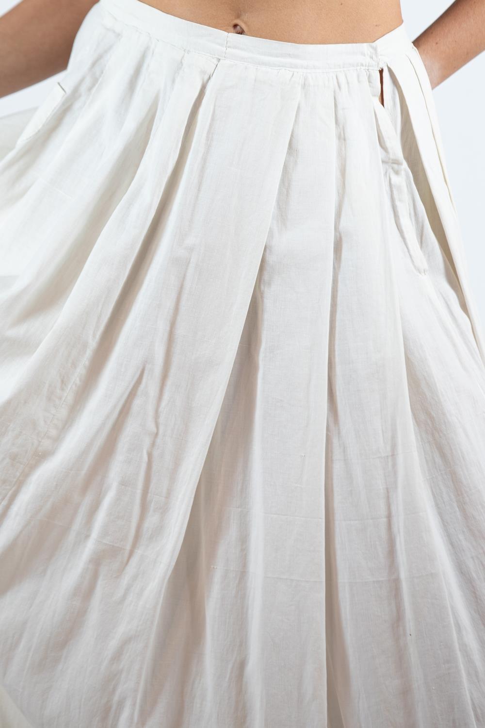 1900S White Antique Organic Linen Skirt With Hand-Embroidered Lace Hem For Sale 5