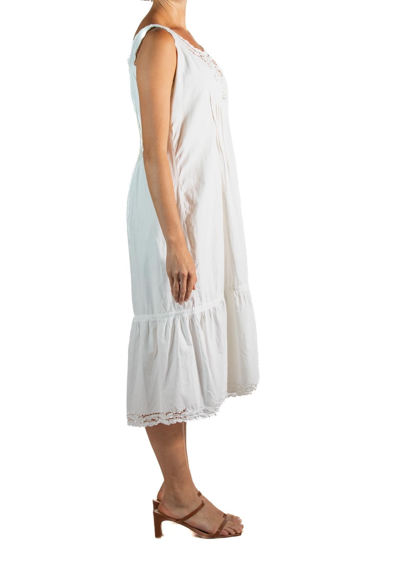 Gray 1900S White Organic Cotton & Lace Dress For Sale