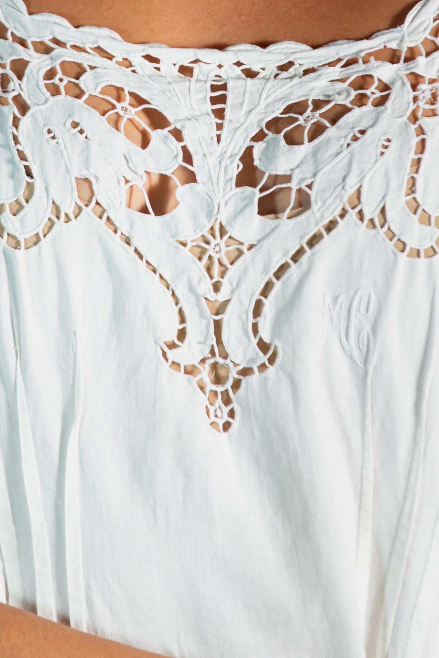 1900S White Organic Cotton & Lace Dress For Sale 3