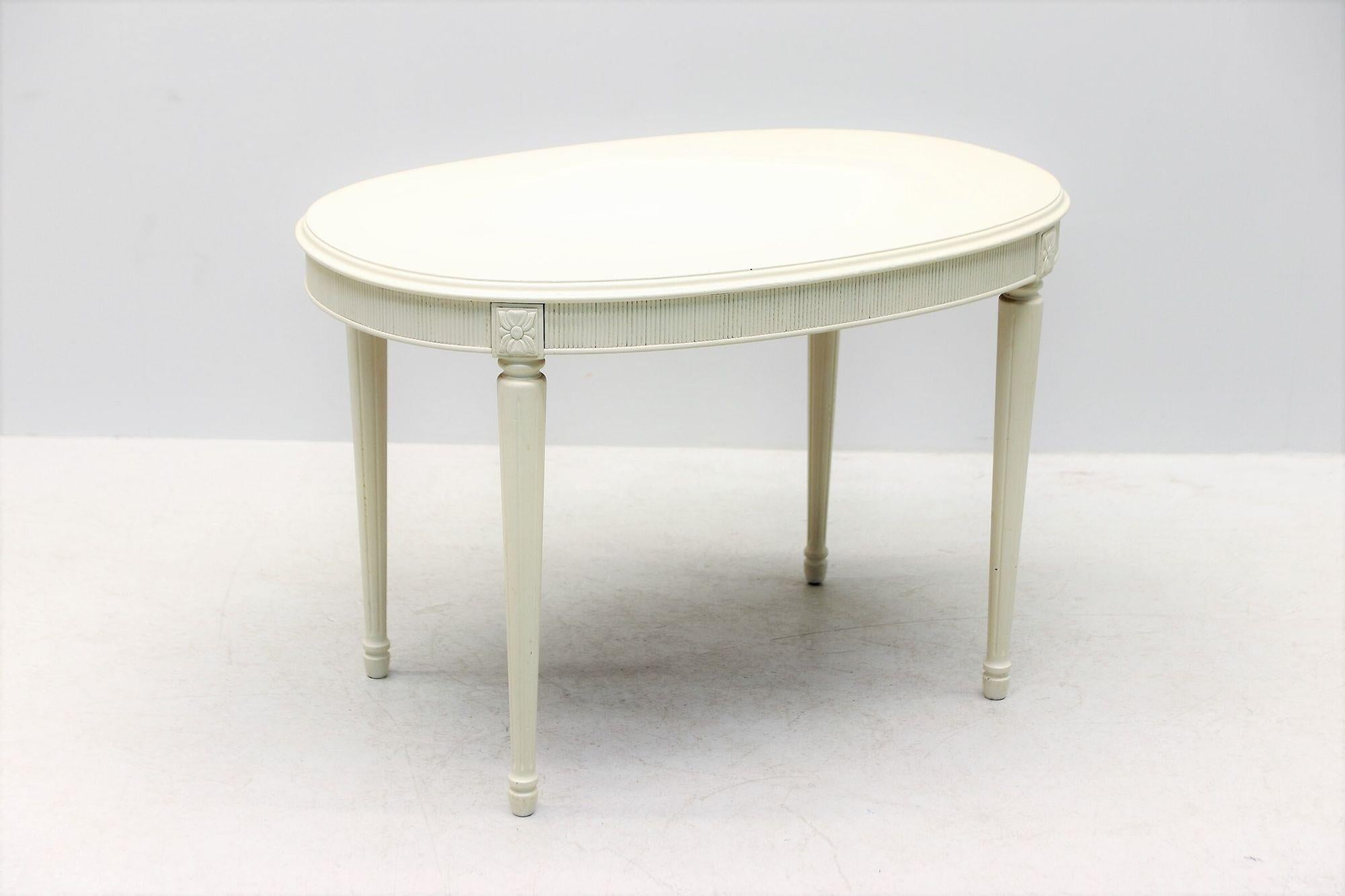 20th Century 1900s White Painted Swedish Gustavian Style Salon Table For Sale
