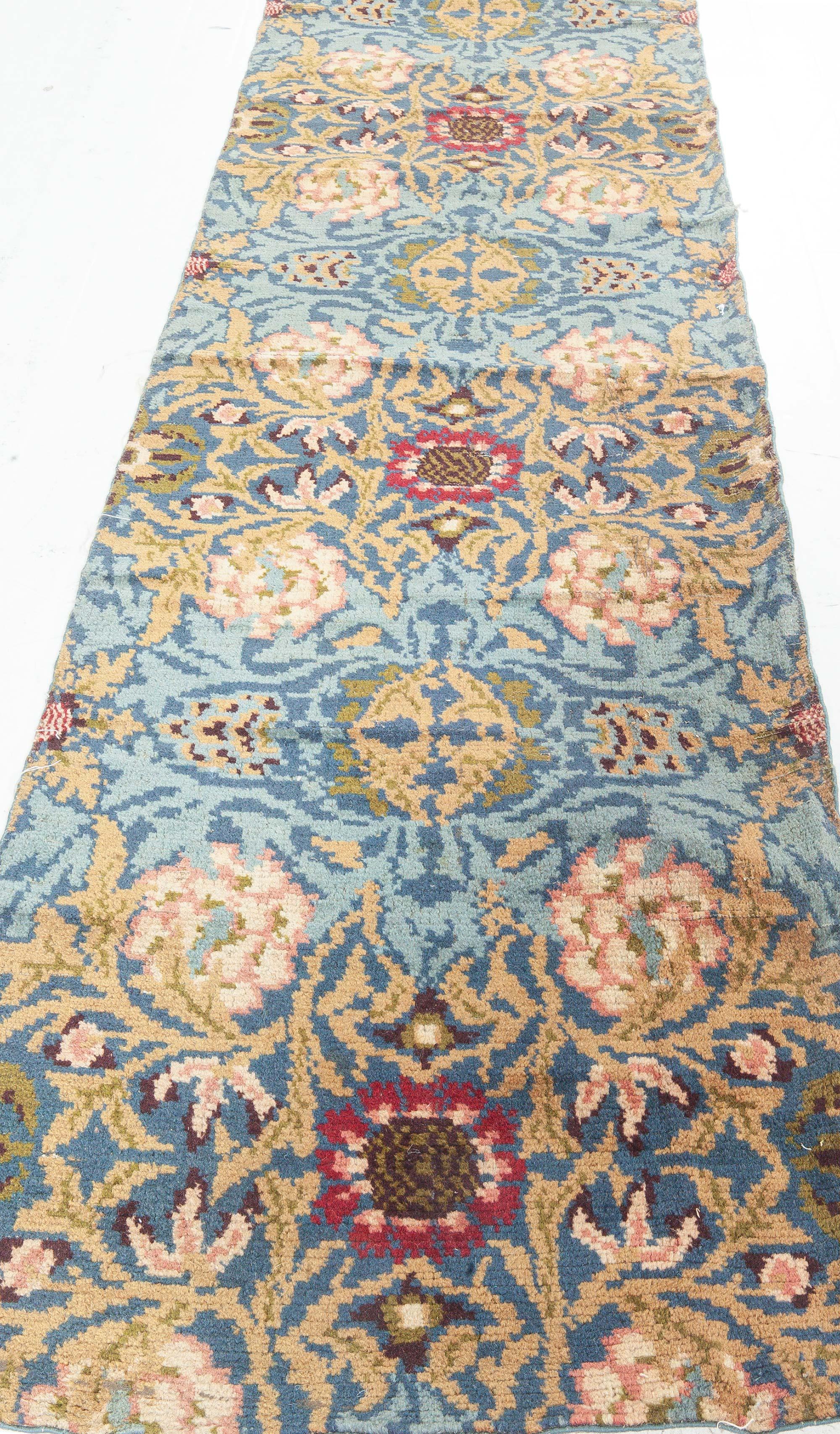 Doris Leslie Blau Runner con frammenti botanici William Morris del 1900 In condizioni buone in vendita a New York, NY