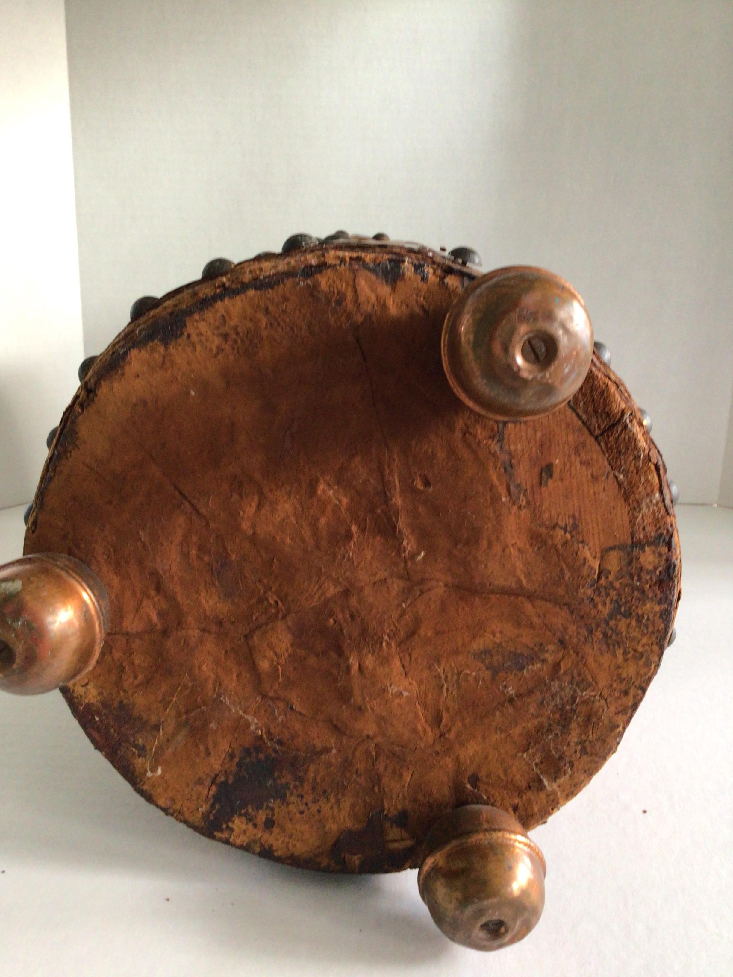 Rame Portaombrelli in Wood e pelle scamosciata del 1900 con accenti di rame in vendita