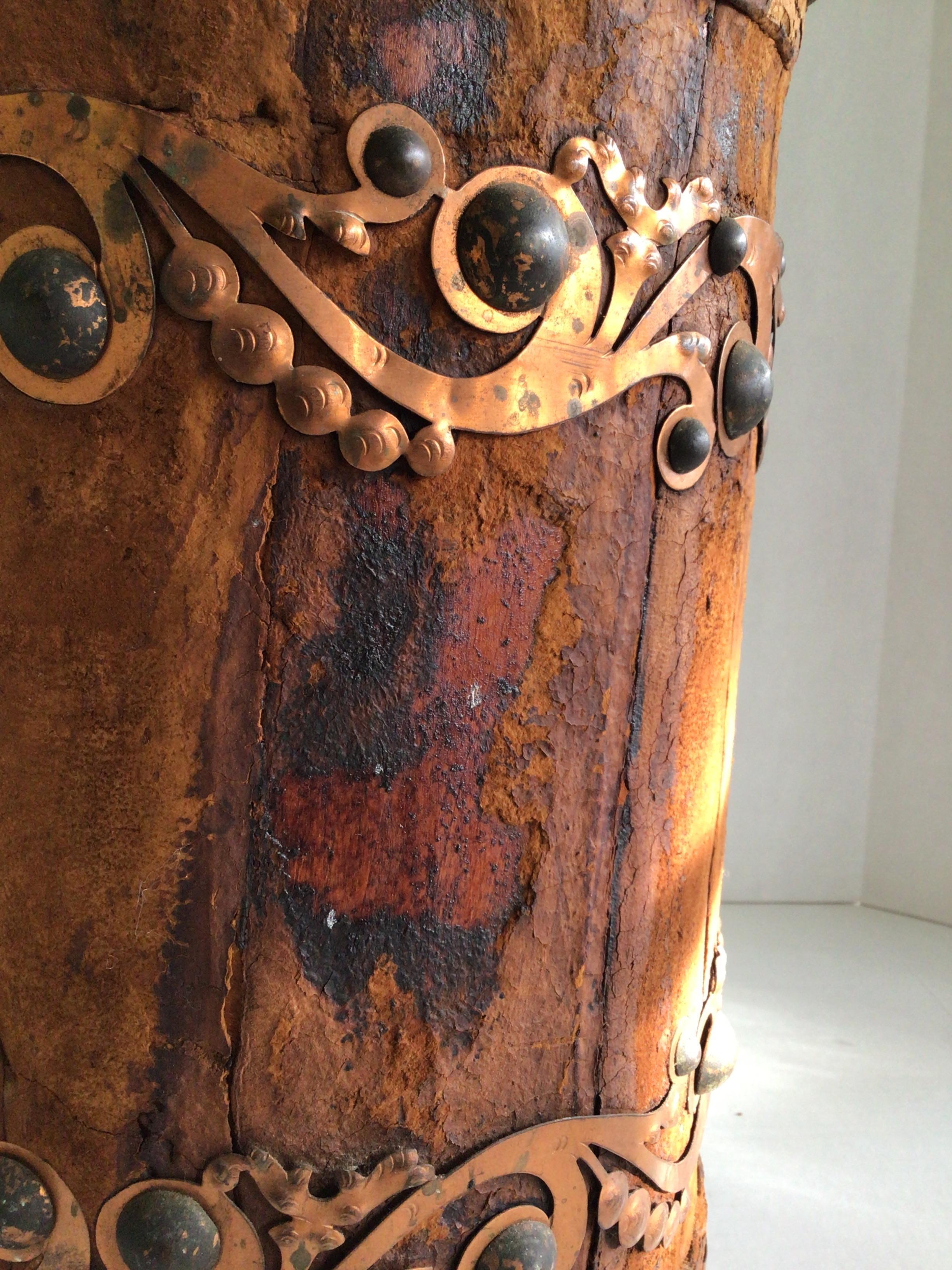 Portaombrelli in Wood e pelle scamosciata del 1900 con accenti di rame in vendita 1