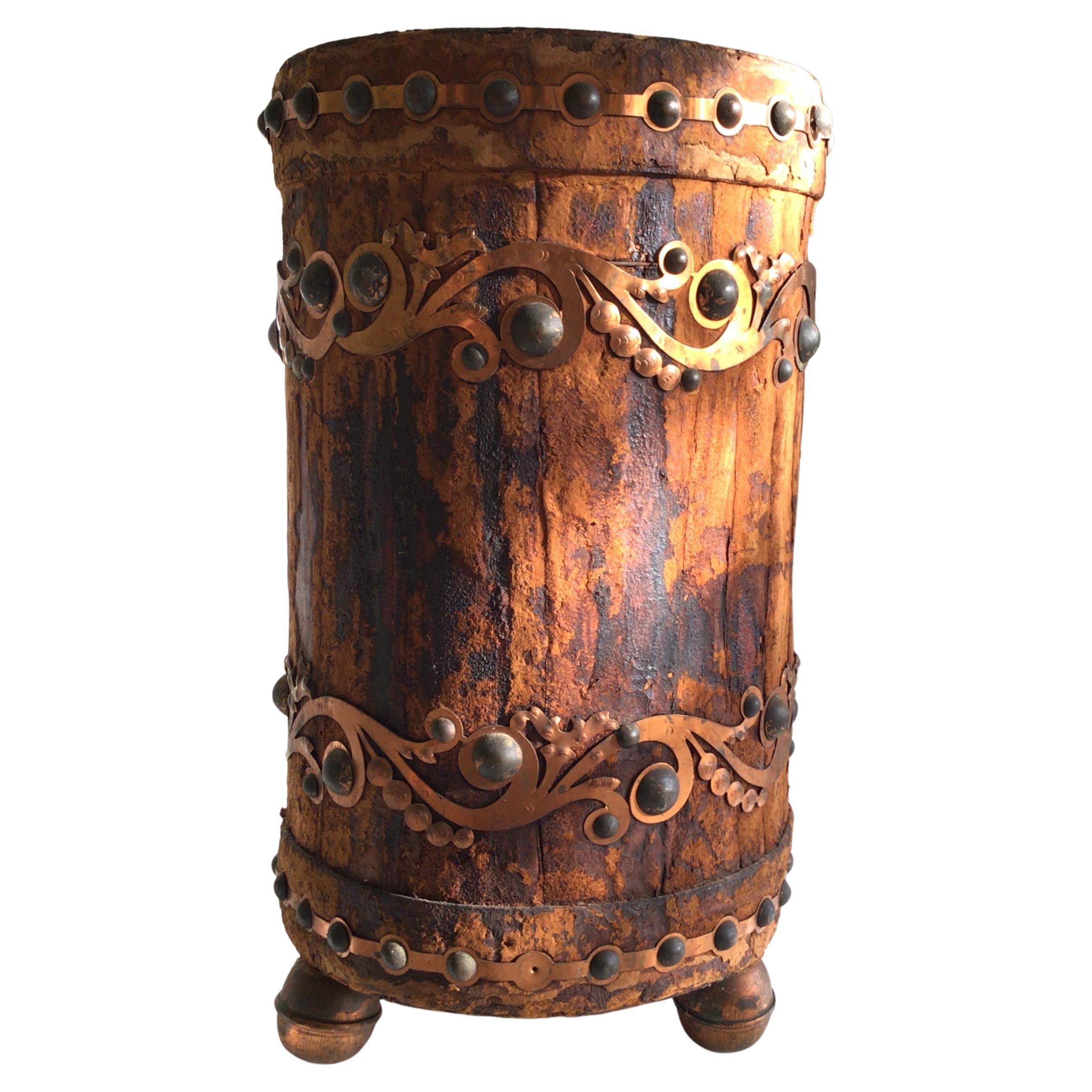 Portaombrelli in Wood e pelle scamosciata del 1900 con accenti di rame