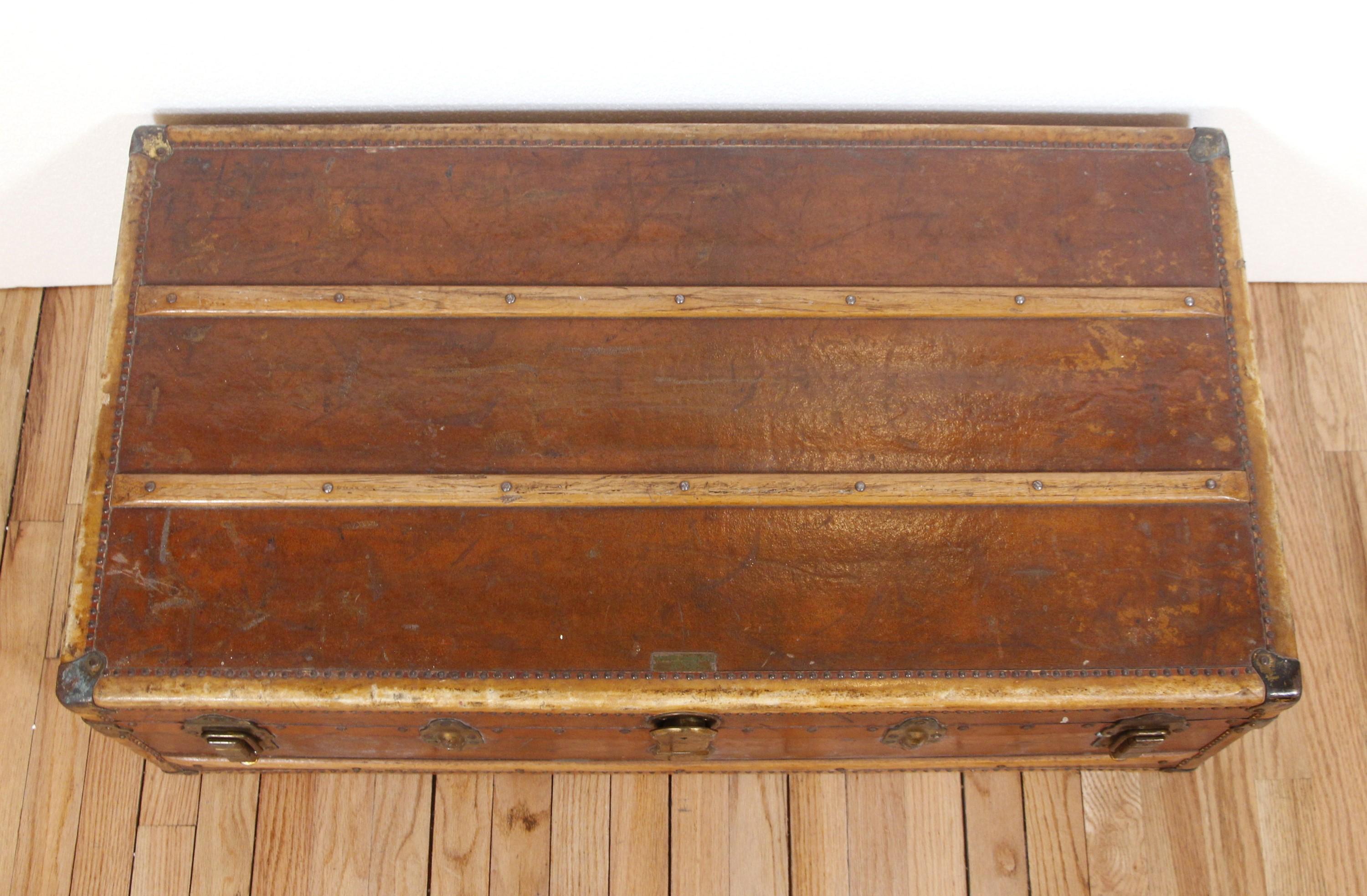 1900s Wood Trunk Luggage, Arthur Gilmore Inc. W/ Leather Handles 5