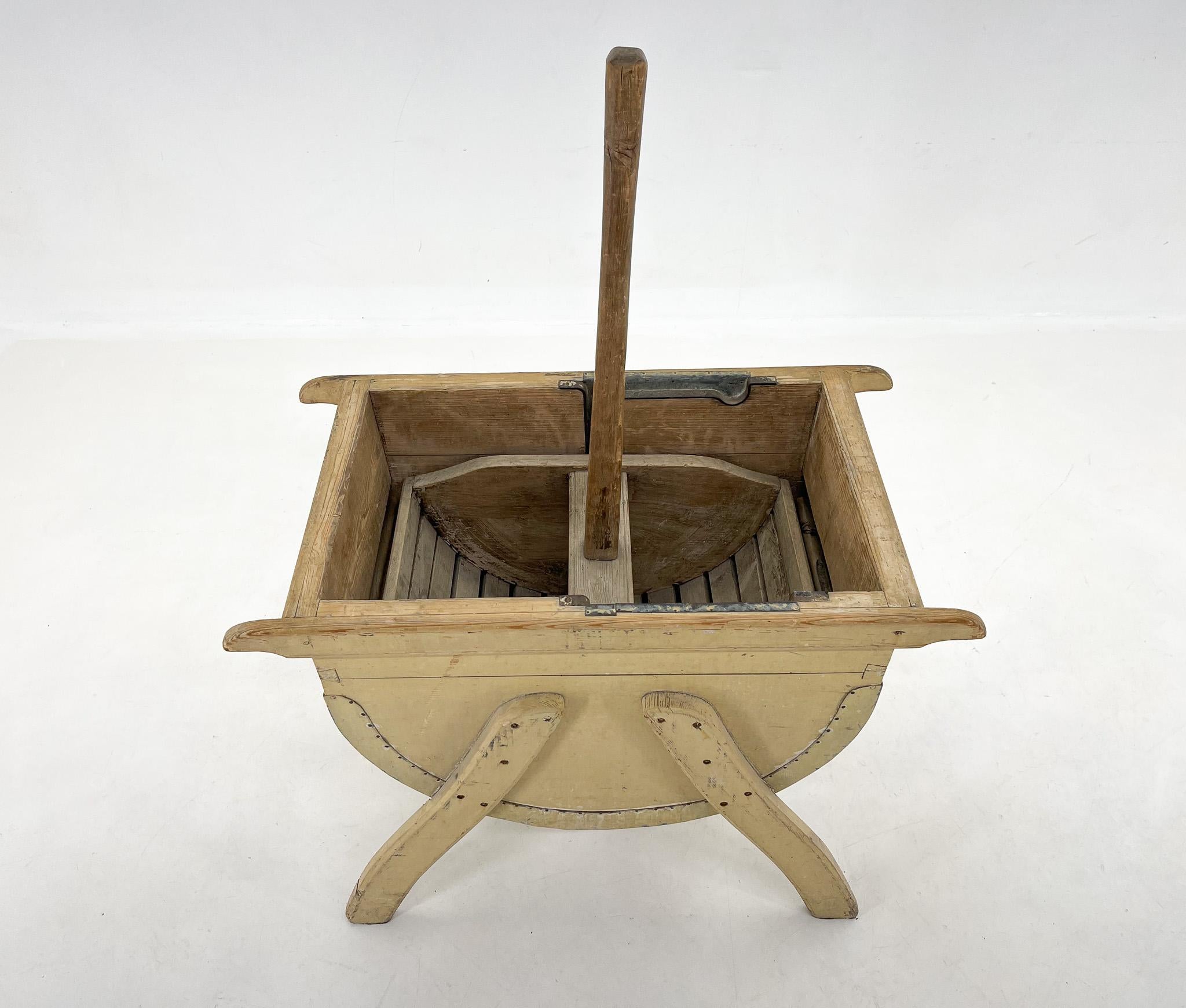 1900's Wooden Washing Machine For Sale 1