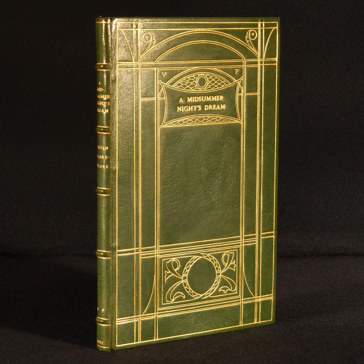 Somptueuse édition de cette pièce de Shakespeare, exemplaire finement relié par Asprey pour Bayntun-Riviere.

Une édition superbement reliée de la pièce bien-aimée de Shakespeare, finement reliée en maroquin écrasé avec un décor doré sur les plats,