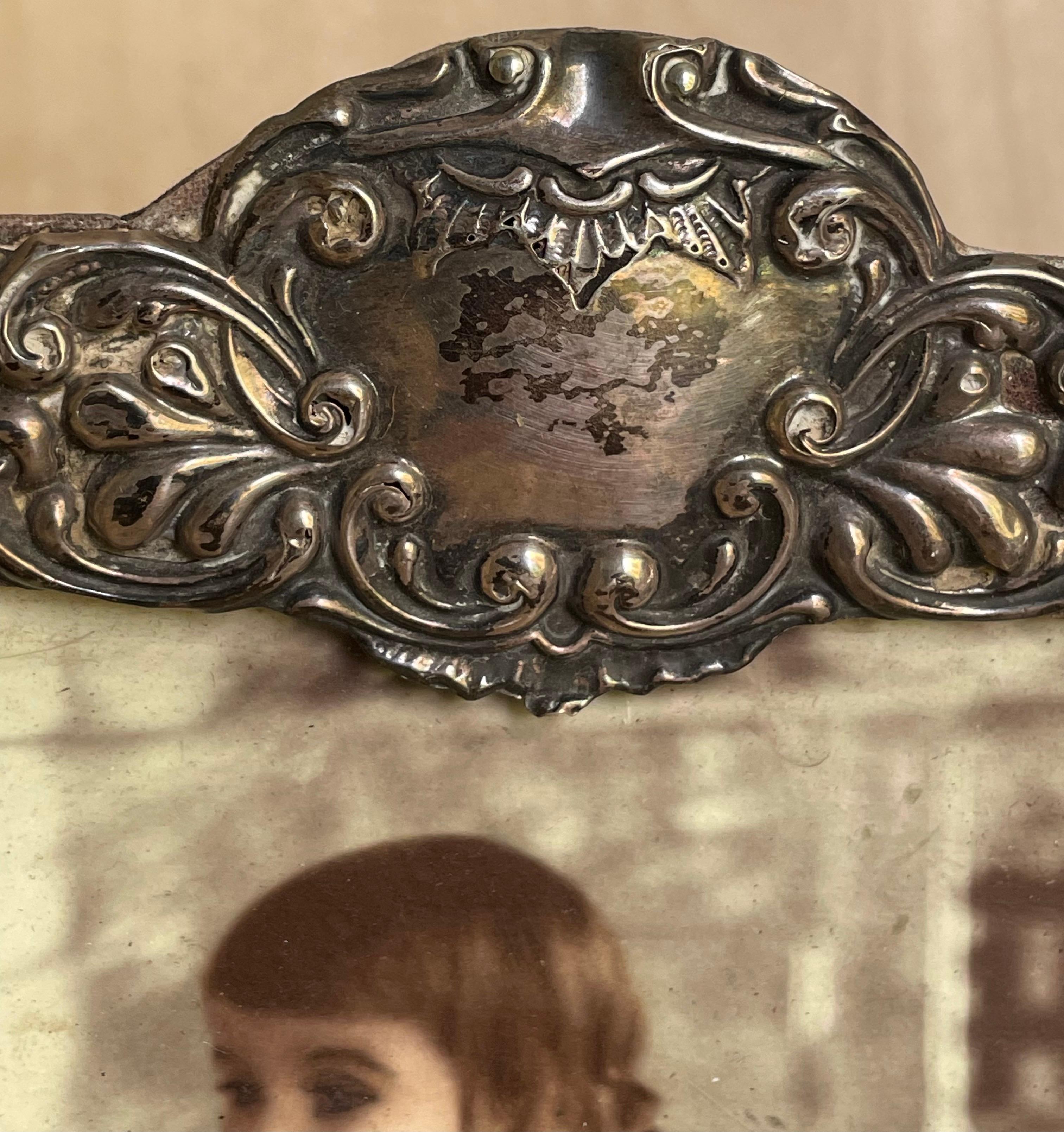 1901 Birmingham Mint Sterling Silver Desk Top Picture Frame Embossed Design In Fair Condition For Sale In Clifton Forge, VA