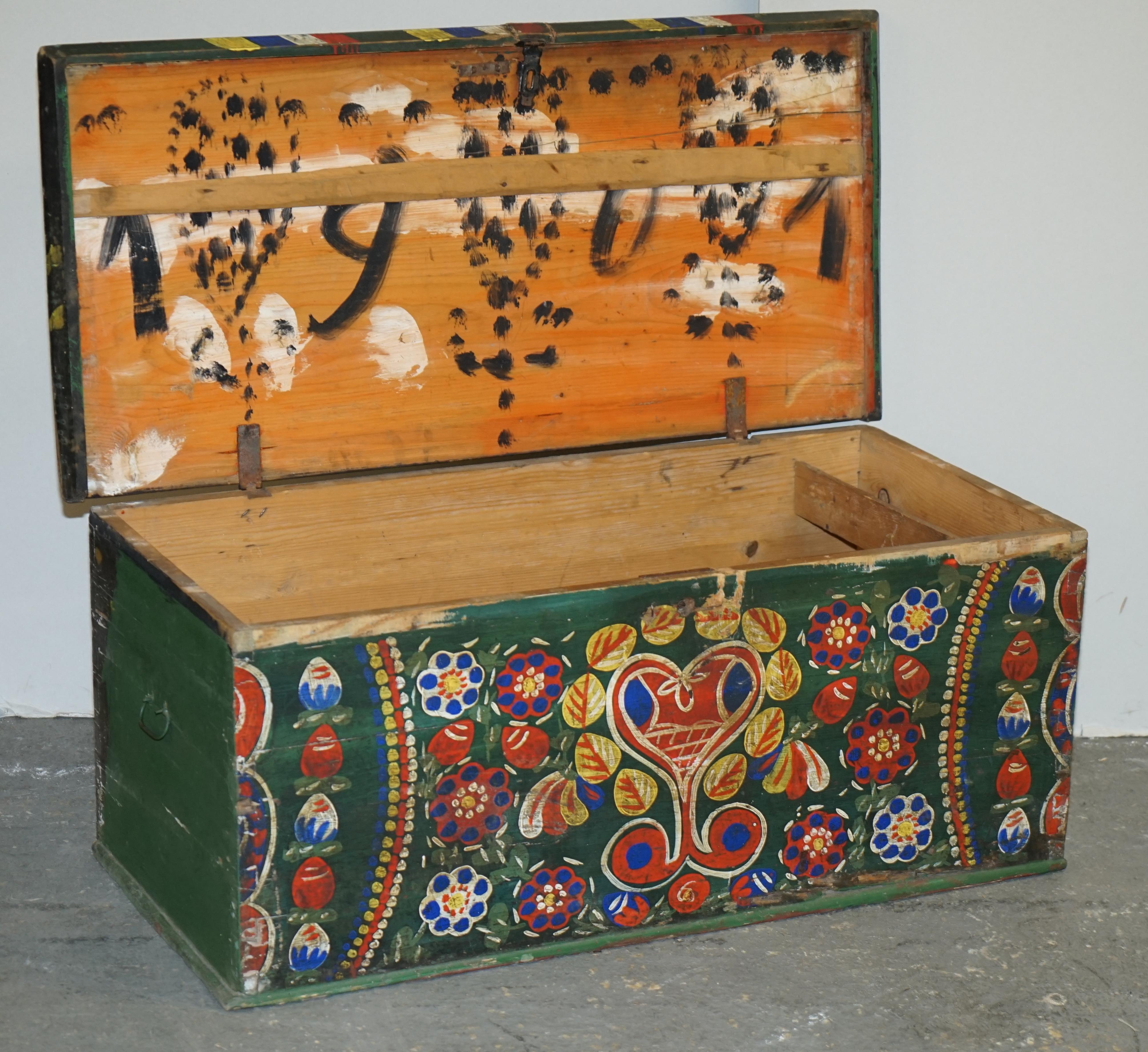 1901 Dated Love Heart Antique Original Paint Romanian Blanket Chest Coffer Trunk For Sale 7