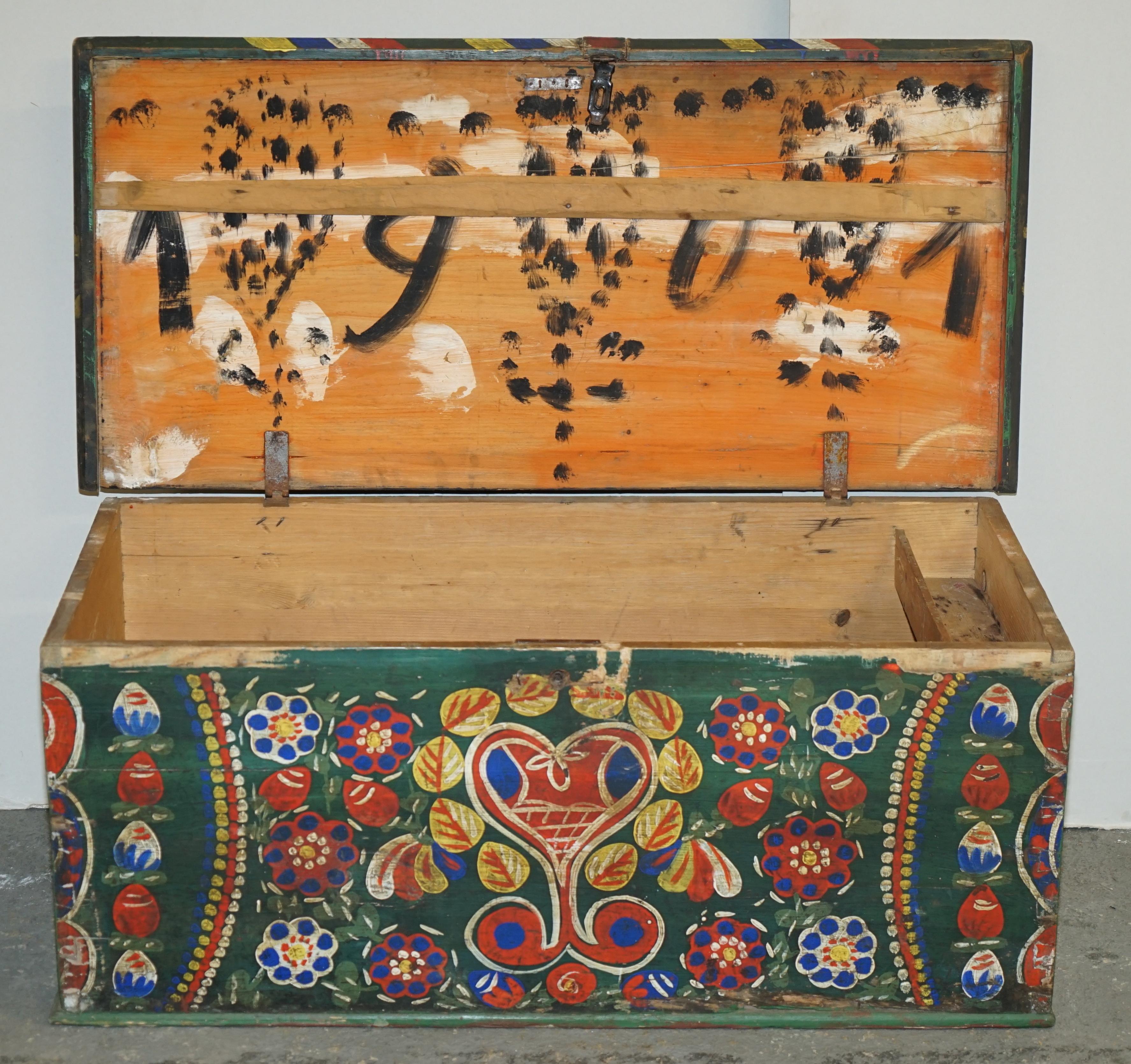 1901 Dated Love Heart Antique Original Paint Romanian Blanket Chest Coffer Trunk For Sale 8