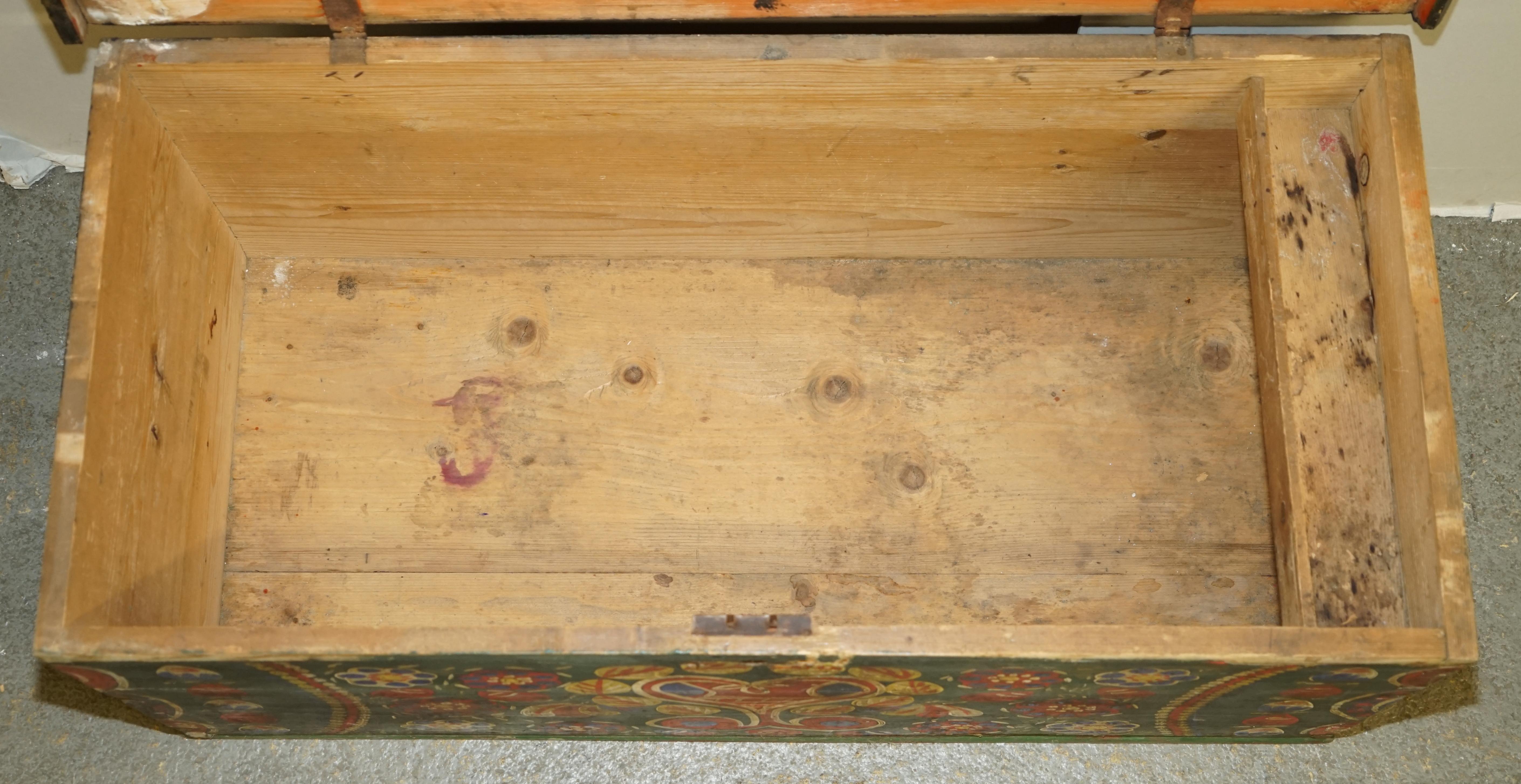 1901 Dated Love Heart Antique Original Paint Romanian Blanket Chest Coffer Trunk For Sale 10