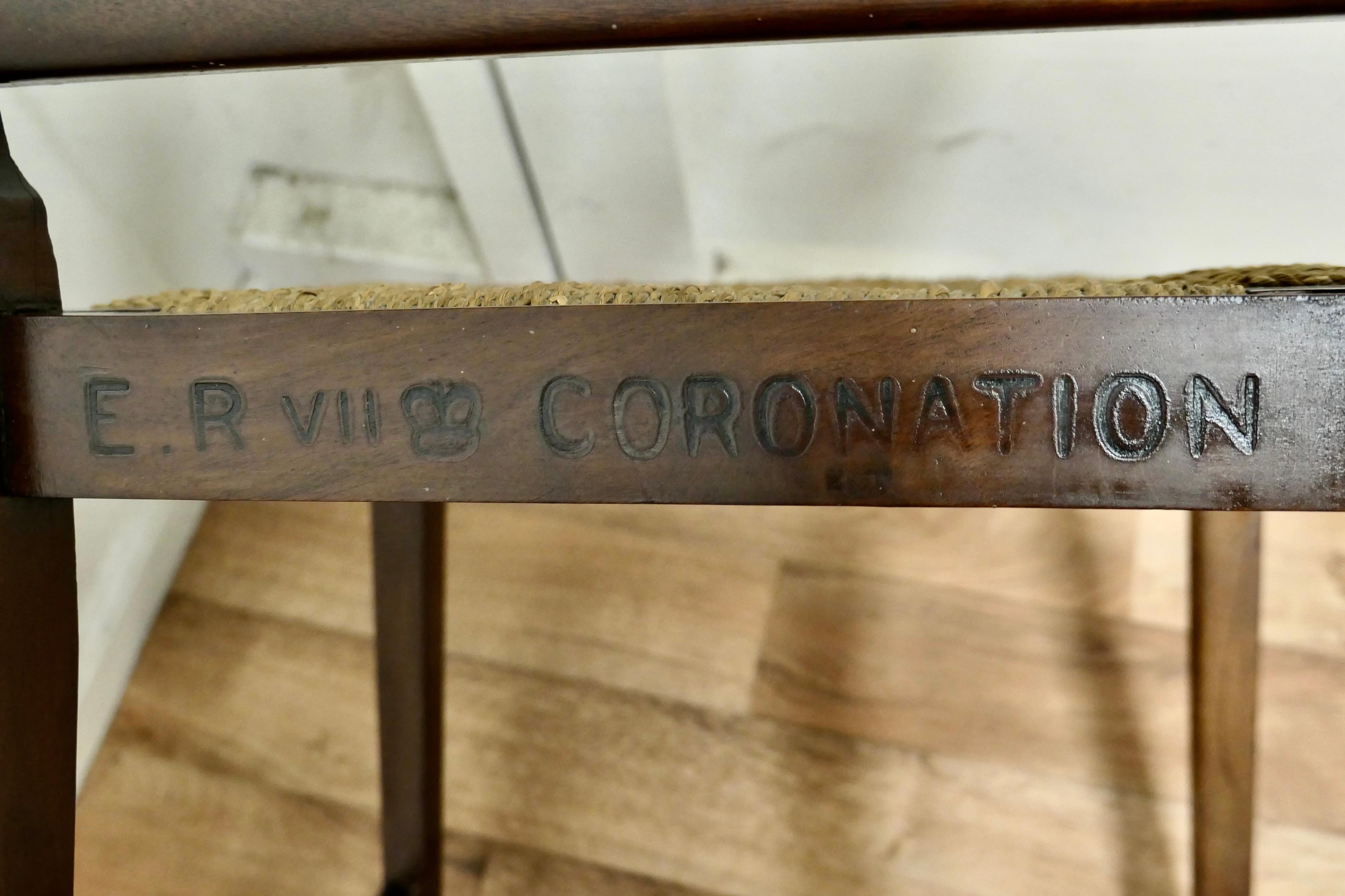 1901 E.R VII Coronation Chair in Cotswold Country Oak In Good Condition In Chillerton, Isle of Wight