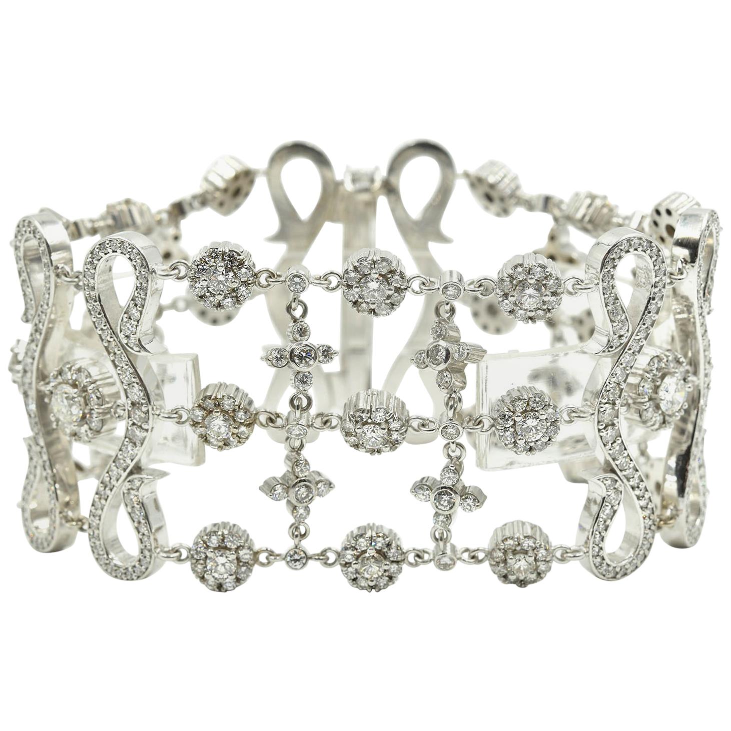 19.02 Carat Diamond 14 Karat White Gold Flexible Elegant Bracelet