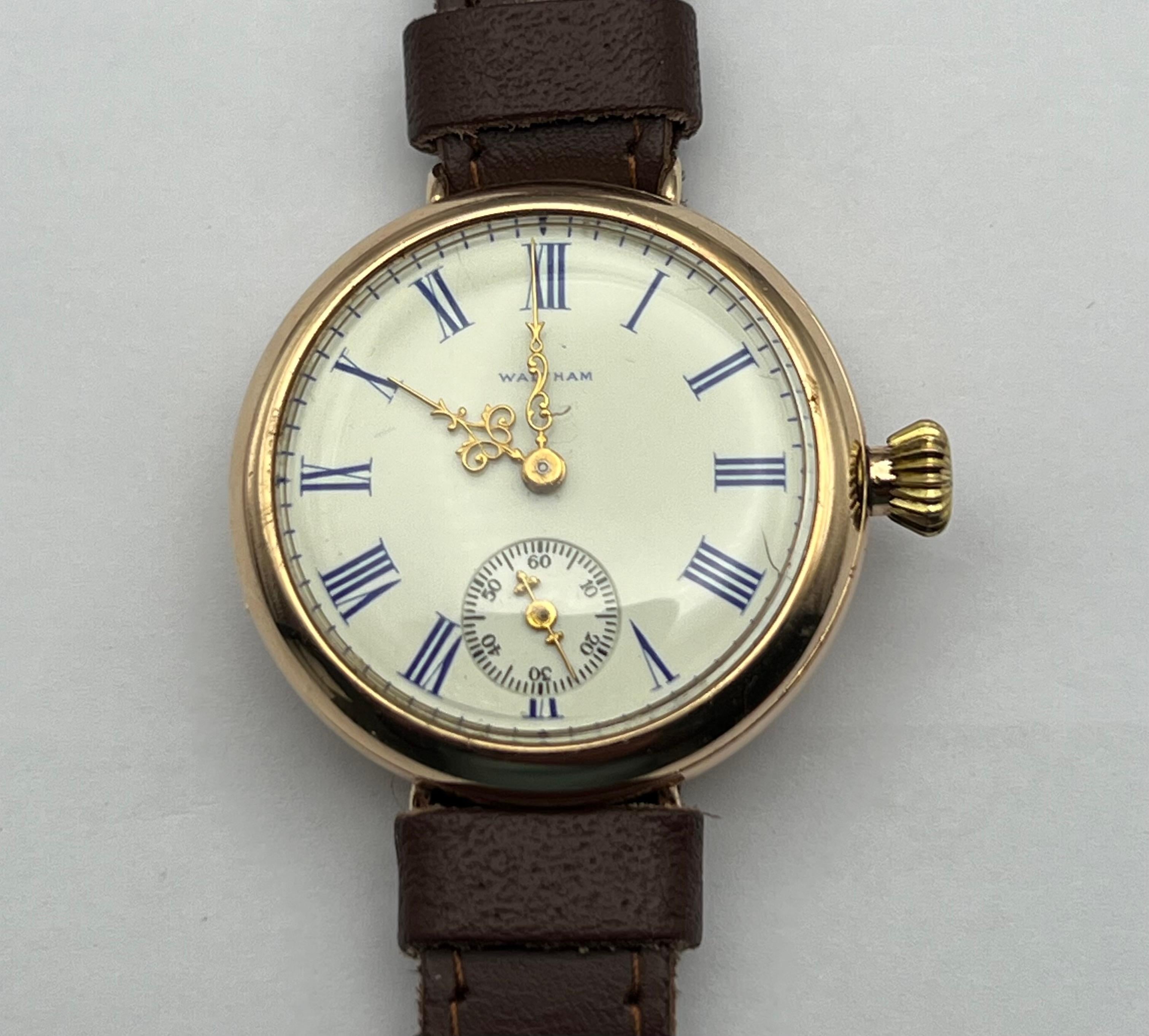 1902 English Waltham Solid Gold Blue Roman Numeral 15J In Good Condition For Sale In Raleigh, NC