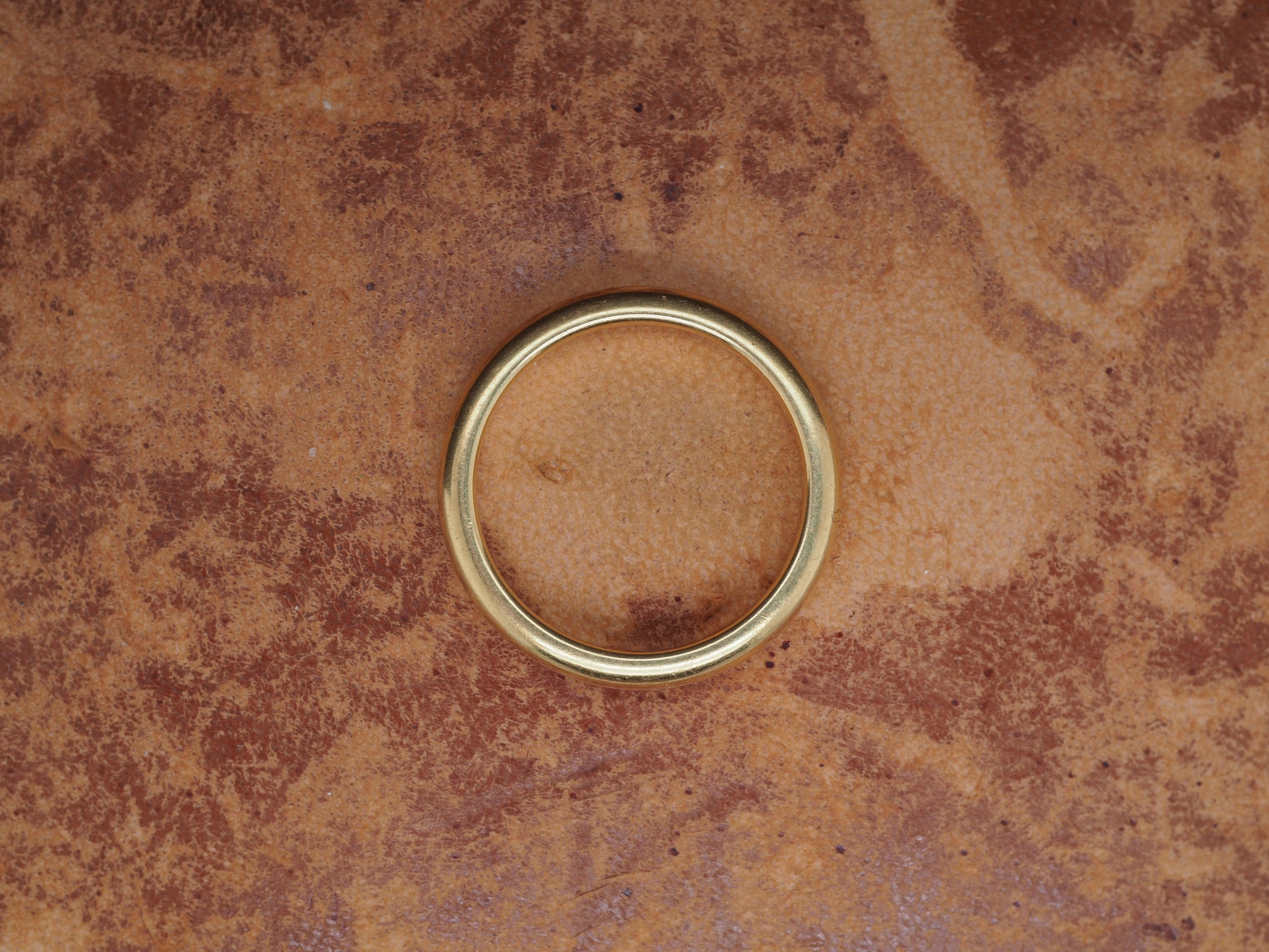 Edwardian 1902 J.E. Caldwell 18K Yellow Gold Engraved Wedding Band For Sale