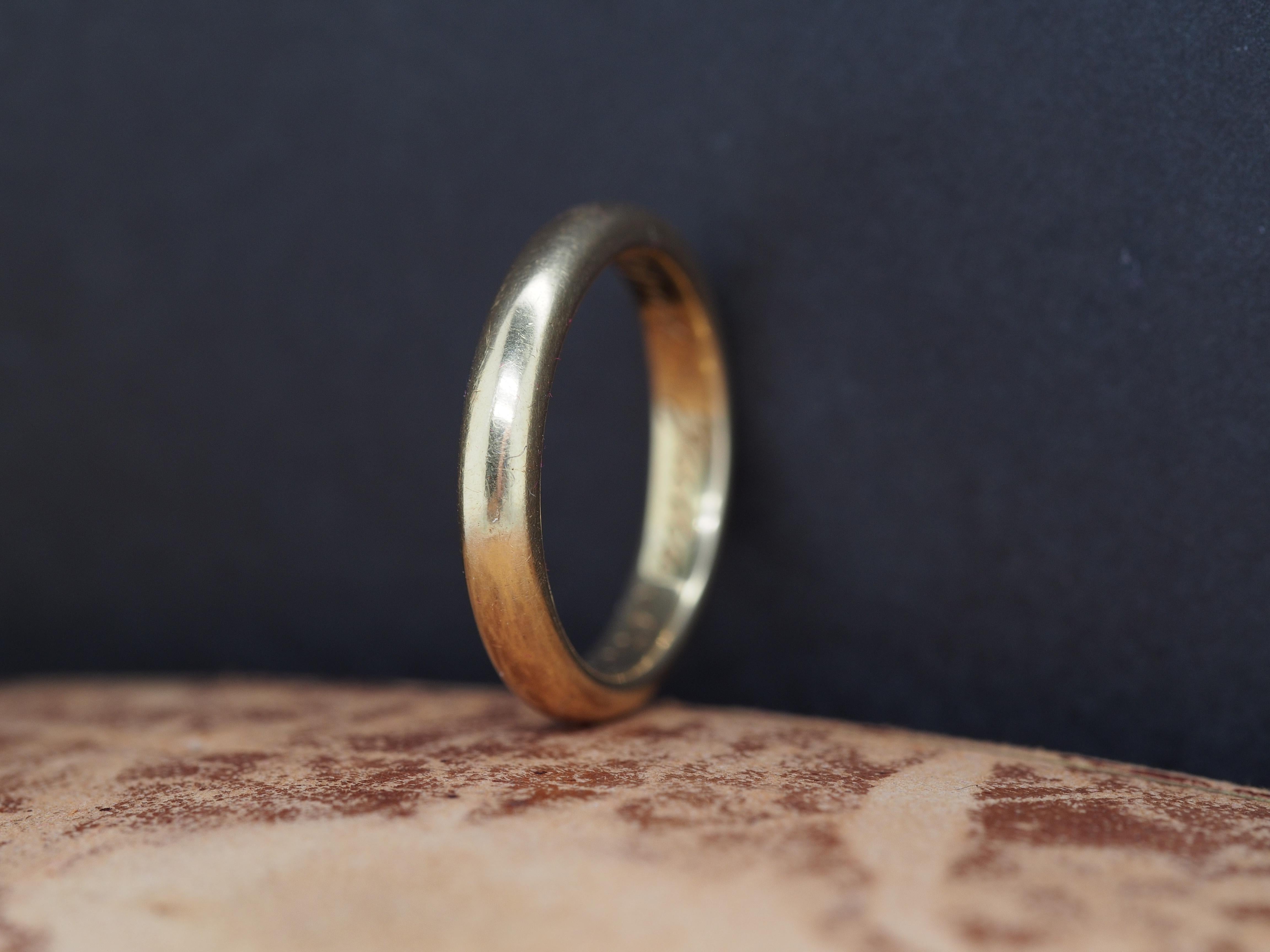 1902 J.E. Caldwell 18K Yellow Gold Engraved Wedding Band For Sale 1