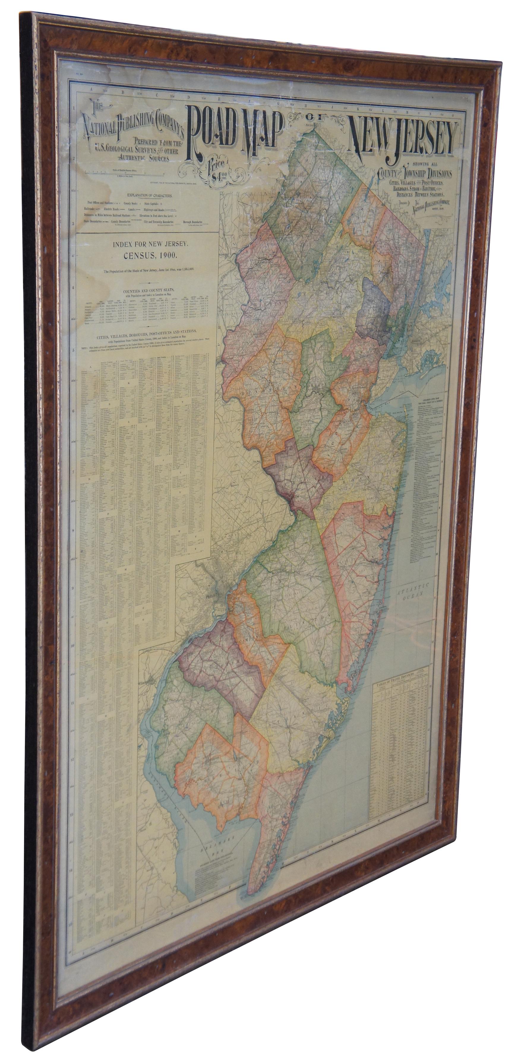 1903 antike New Jersey Straßenkarte von The National Publishing Company of Boston Massachusettes, Nr. 384. Index für die Volkszählung 1900 in New Jersey, Einwohnerzahl 1.883.669. Gerahmt in Wurzelholz mit Goldakzent. 

Maße: Karte 44,5