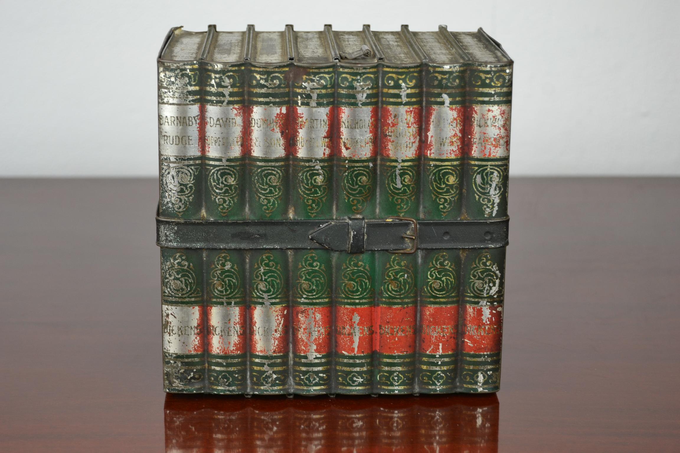 Huntley and Palmers Tin Bounded Book Box , Dickens Serie, England , Early 20th C 4