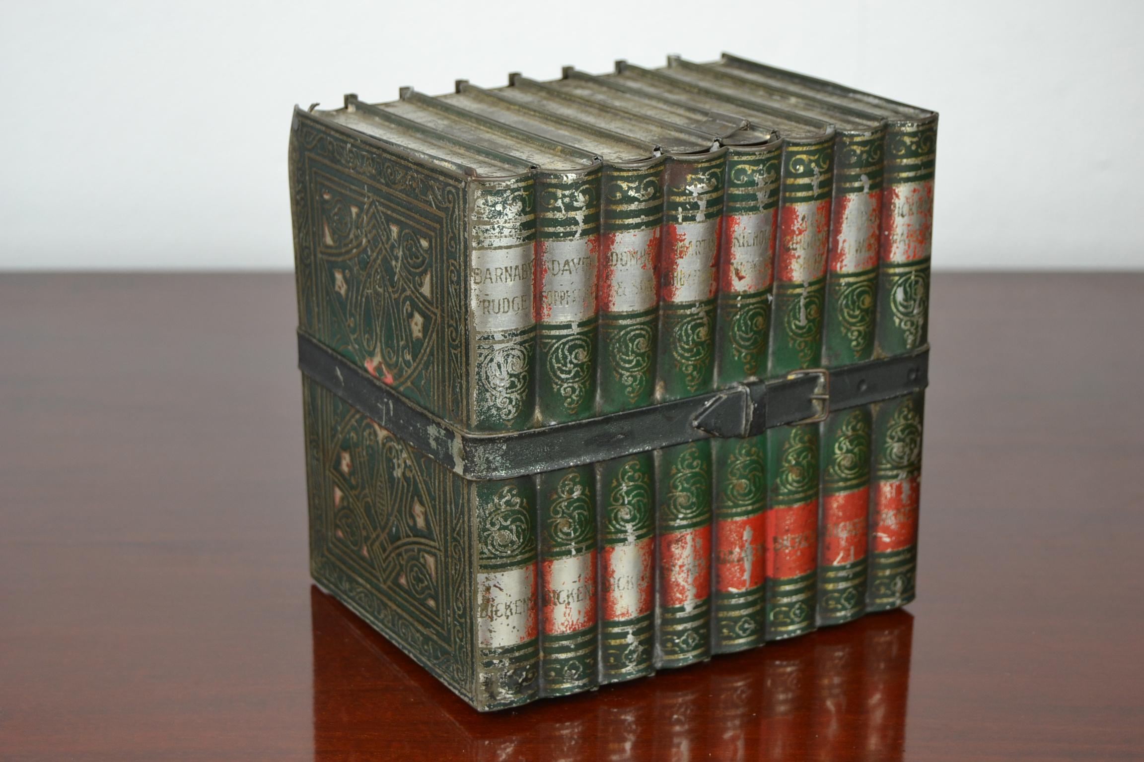 Huntley and Palmers Tin Bounded Book Box , Dickens Serie, England , Early 20th C 5