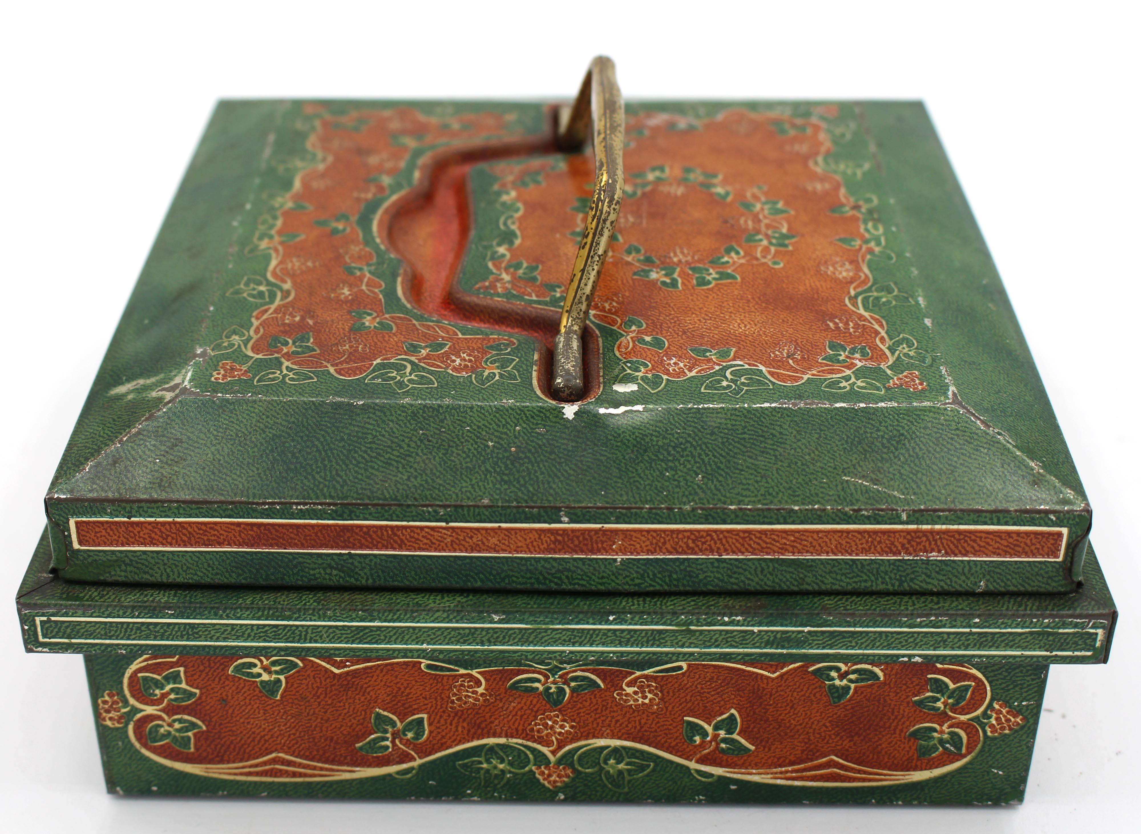 1903 Huntley & Palmers Jewelry Casket Form Biscuit Tin Box In Good Condition For Sale In Chapel Hill, NC