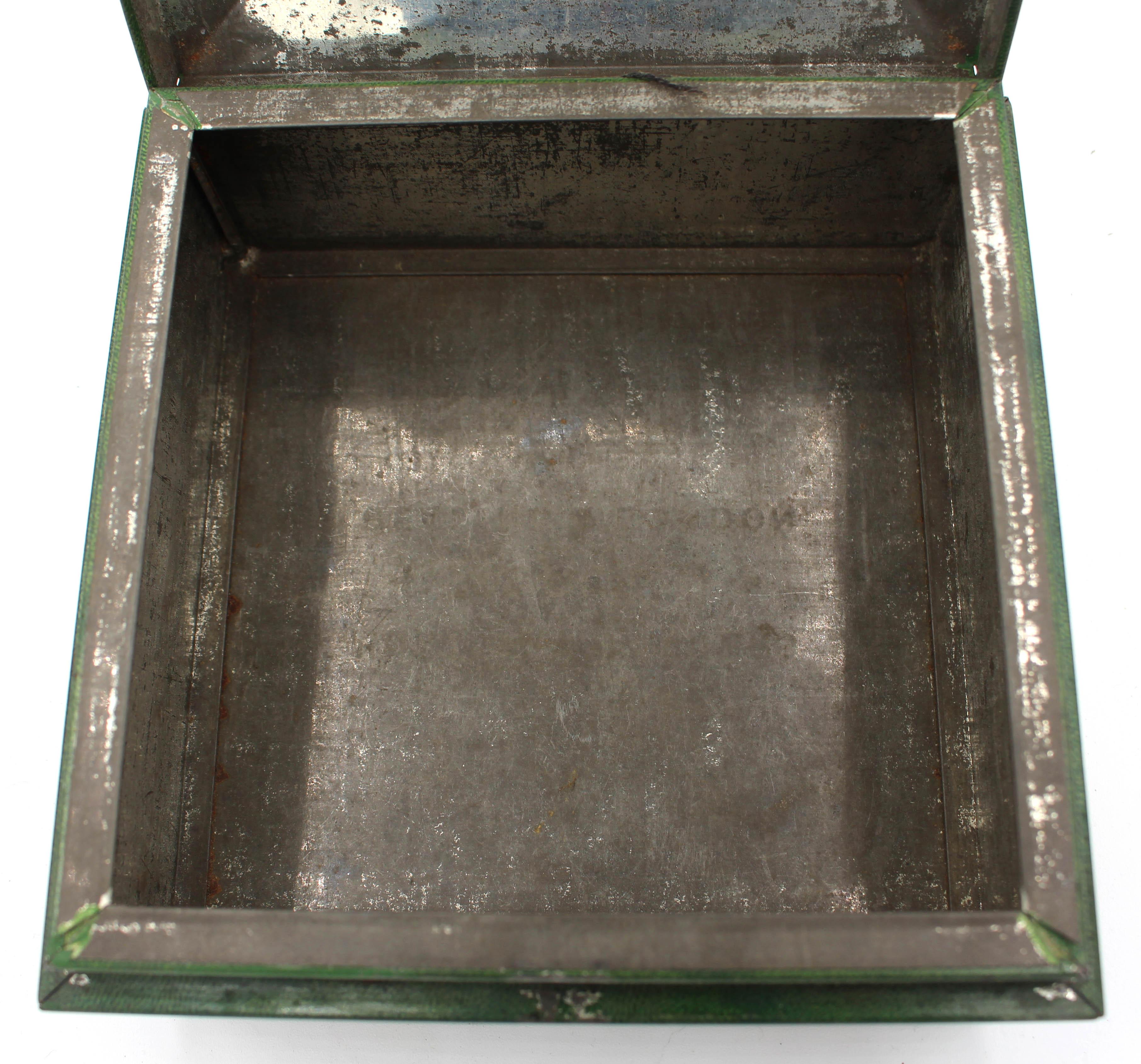 1903 Huntley & Palmers Jewelry Casket Form Biscuit Tin Box For Sale 2