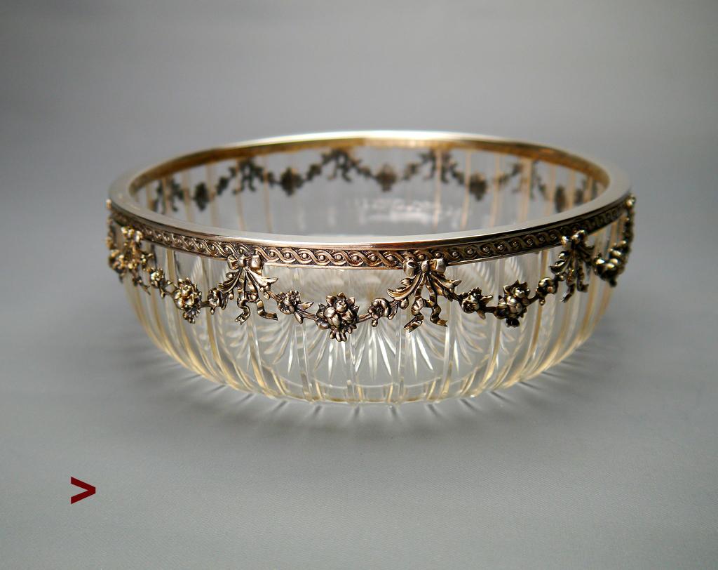 Fine solid Silver and cut crystal glass Bowl in Empire / Neoclassical style .

Swedish hallmarks confirming solid Silver 830- 925 alloy,maker is C.G Hallberg - a prominent Swedish goldsmith and jeweler to the Swedish Court ,city of Stockholm.

Date