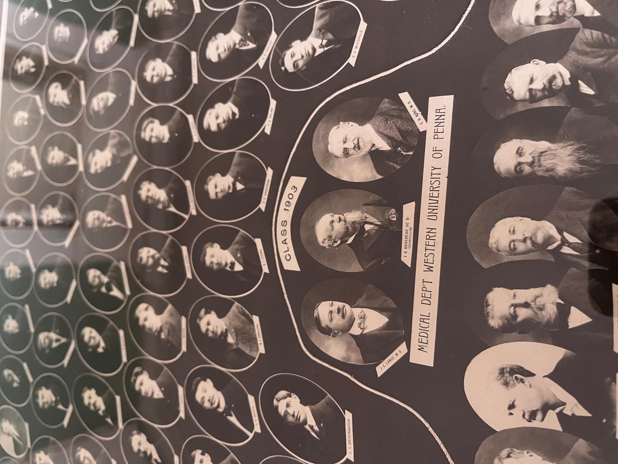 Photographie de classe de médecins diplômés de l'université Western, Pennsylvanie, 1903 en vente 4